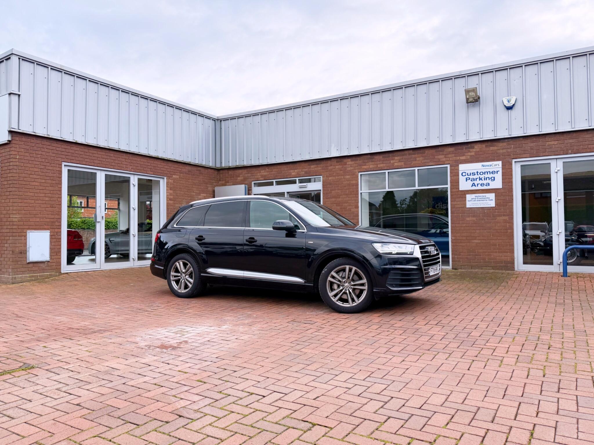Audi Q7 view 94