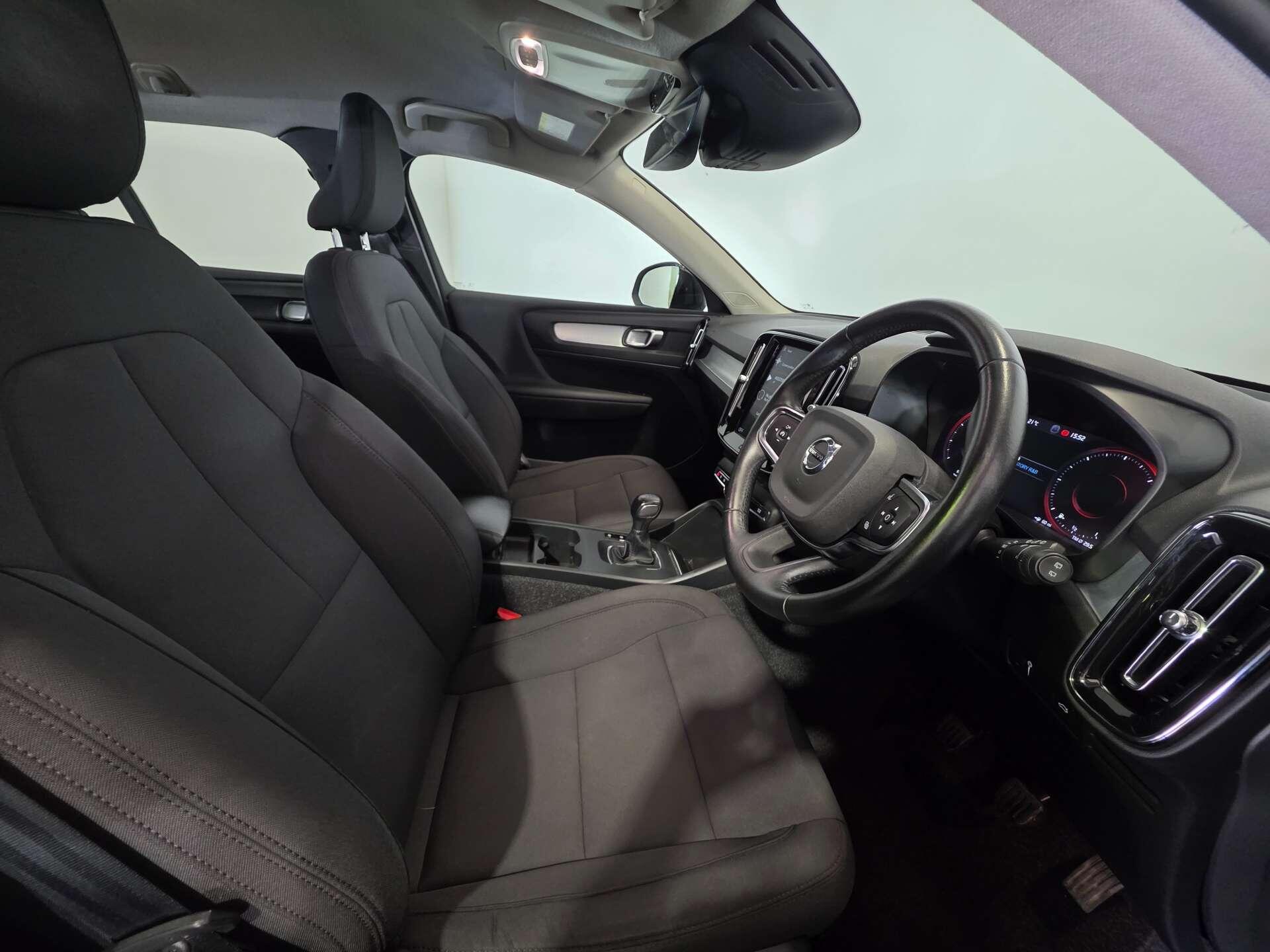 Volvo XC40 view 11