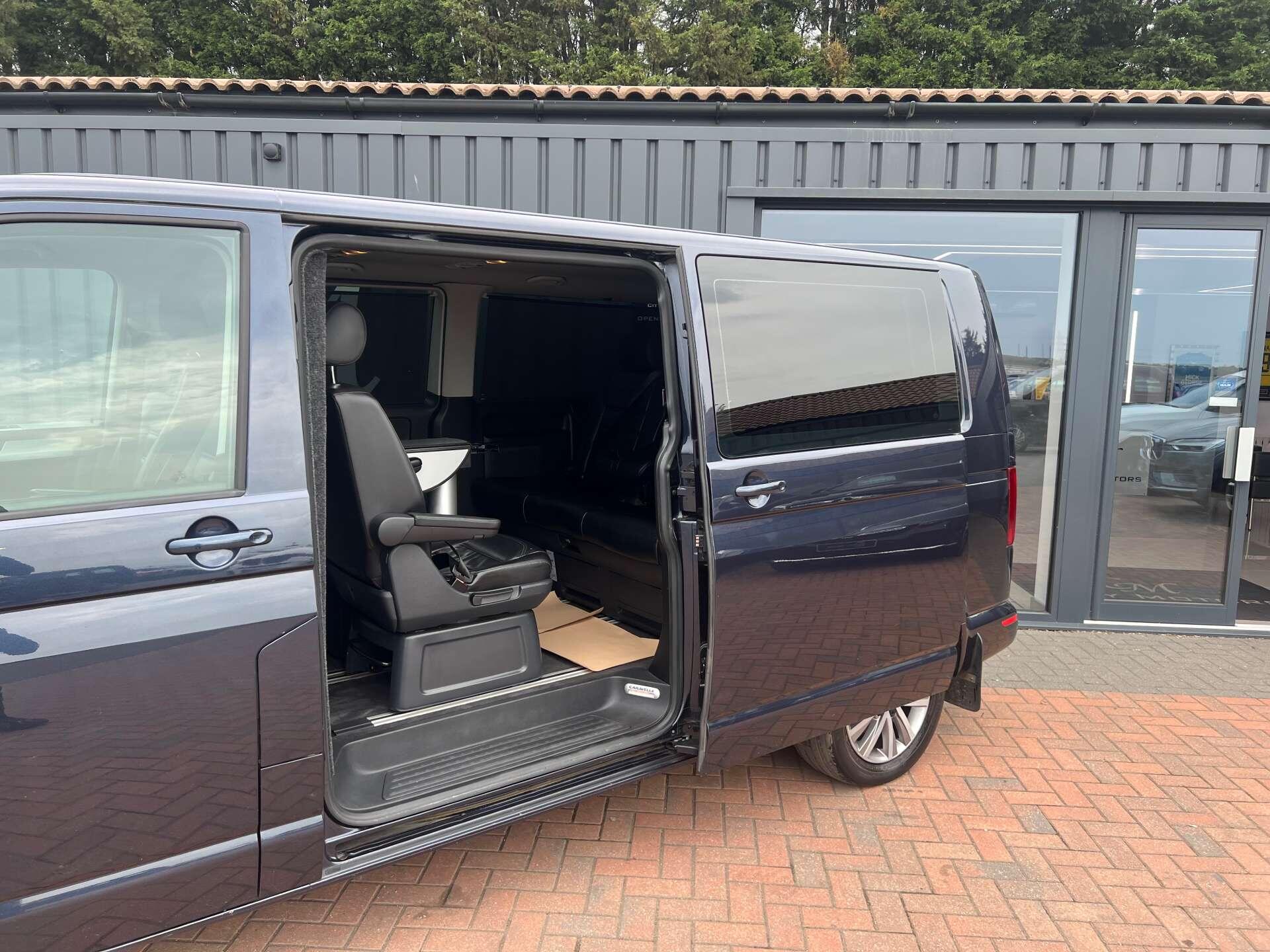 Volkswagen Caravelle view 29