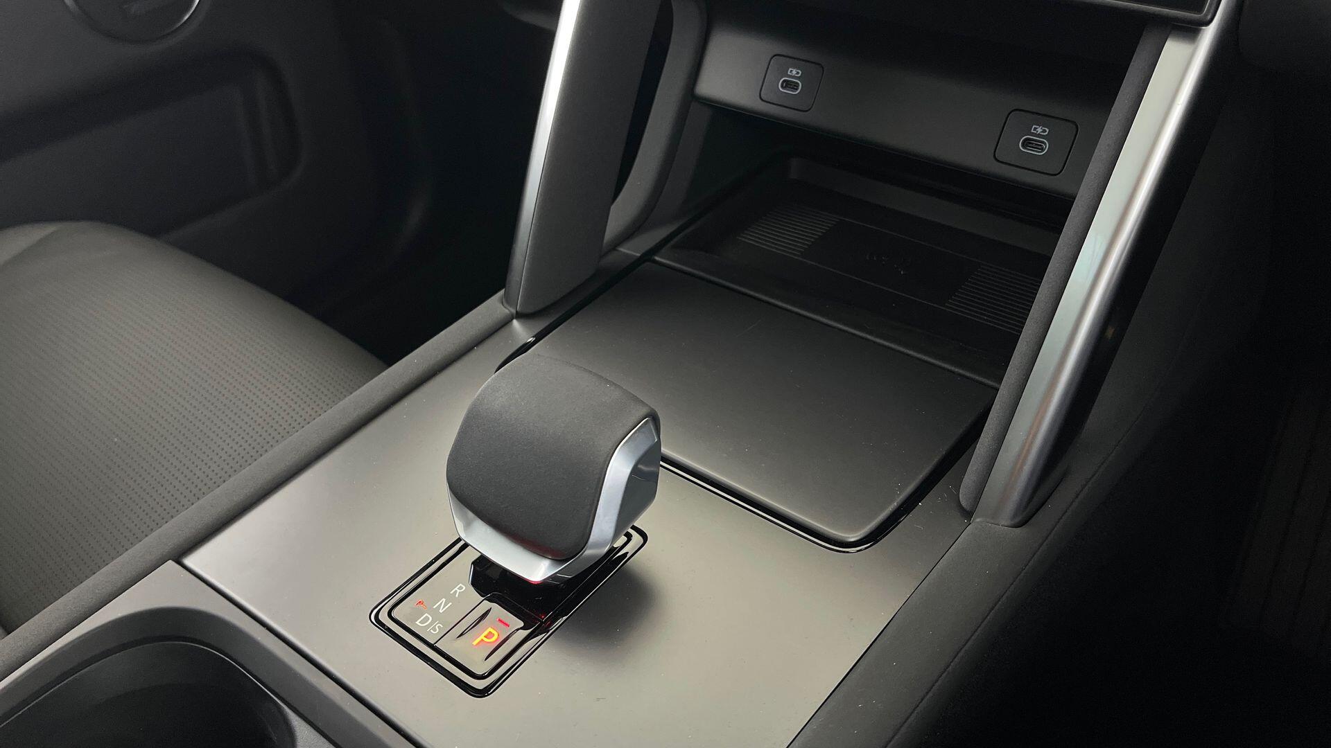 Land Rover Discovery Sport view 16