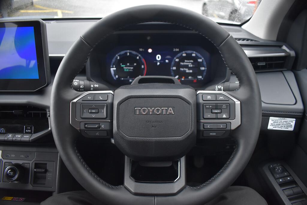Toyota Hilux view 45
