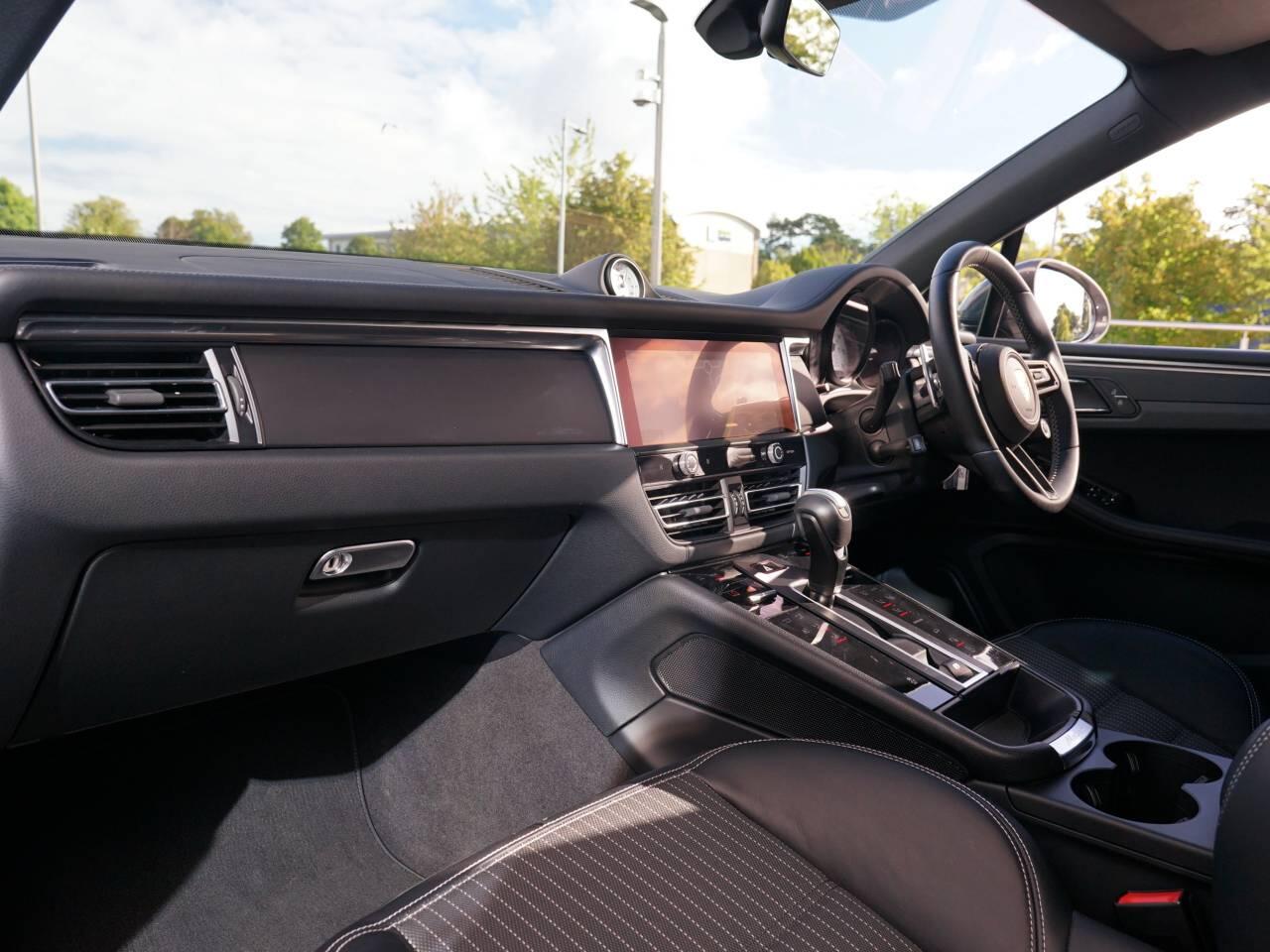 Porsche Macan view 5