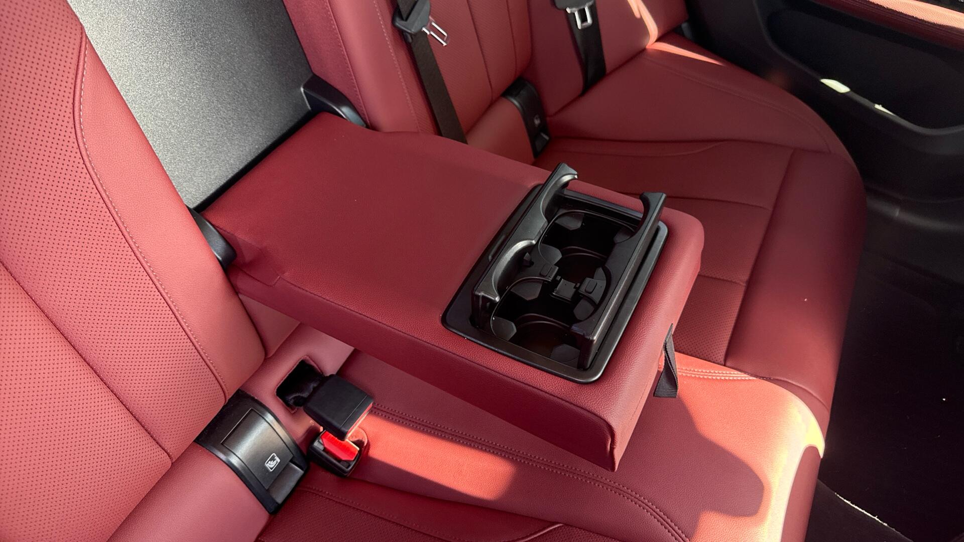 BMW i4 view 32
