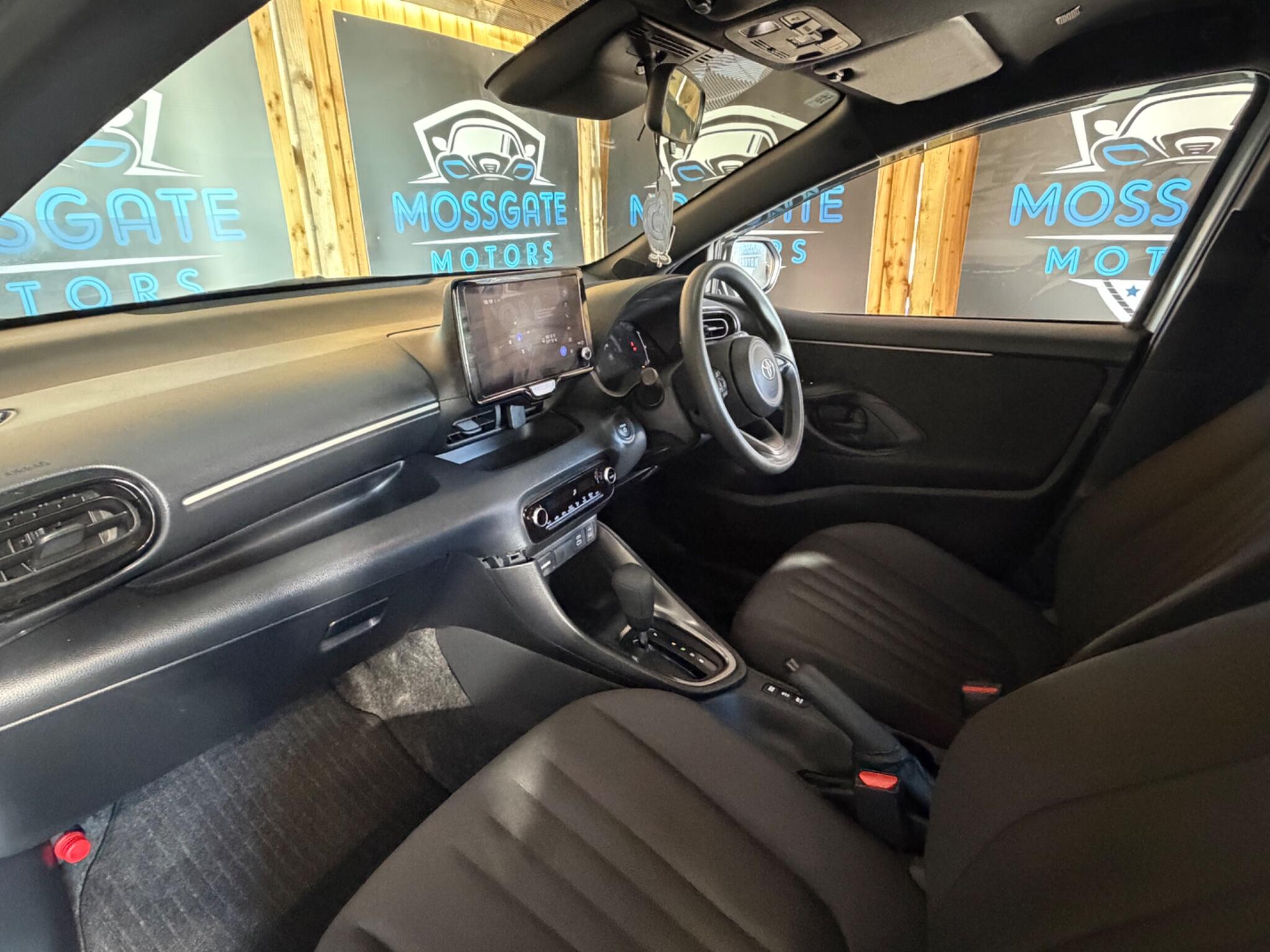 Toyota Yaris view 14