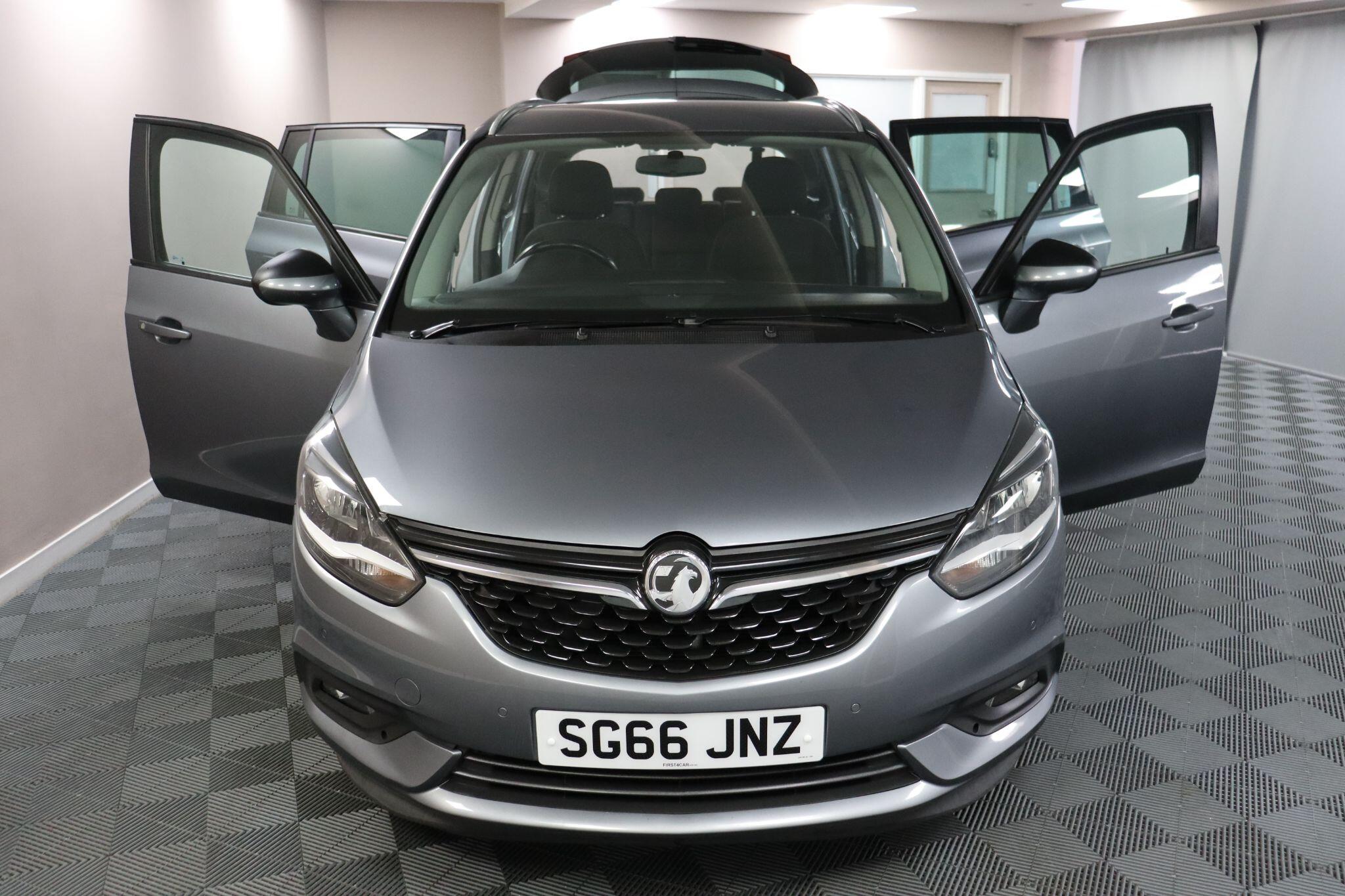 Vauxhall Zafira Tourer view 7