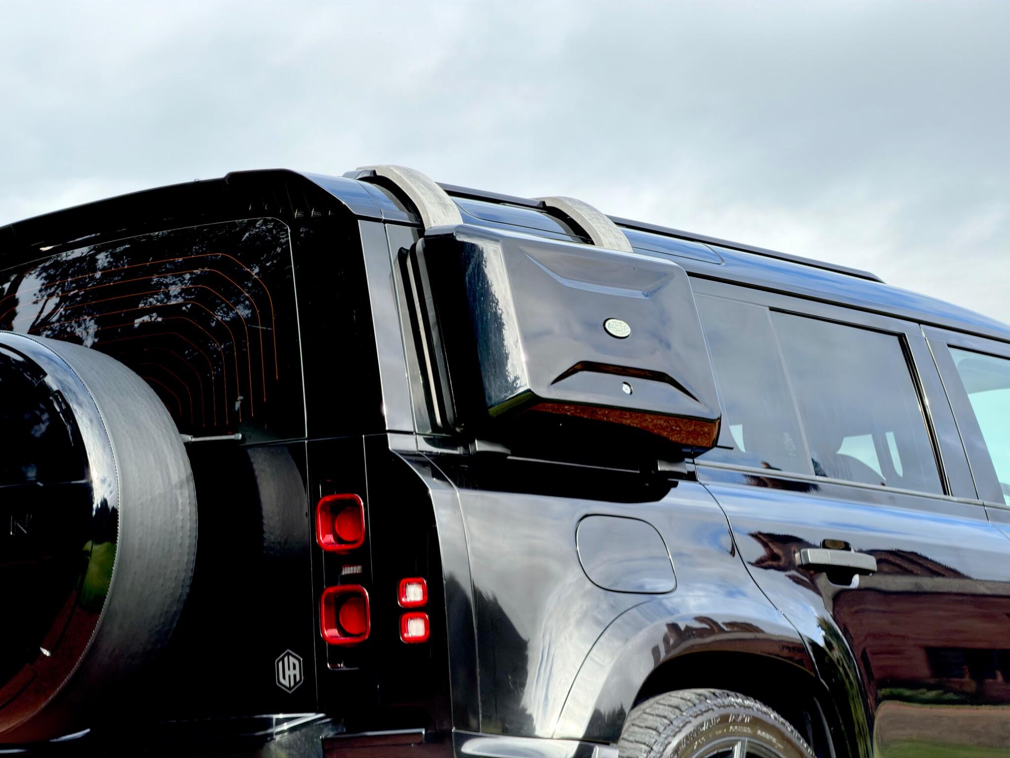 Land Rover Defender 110 view 21