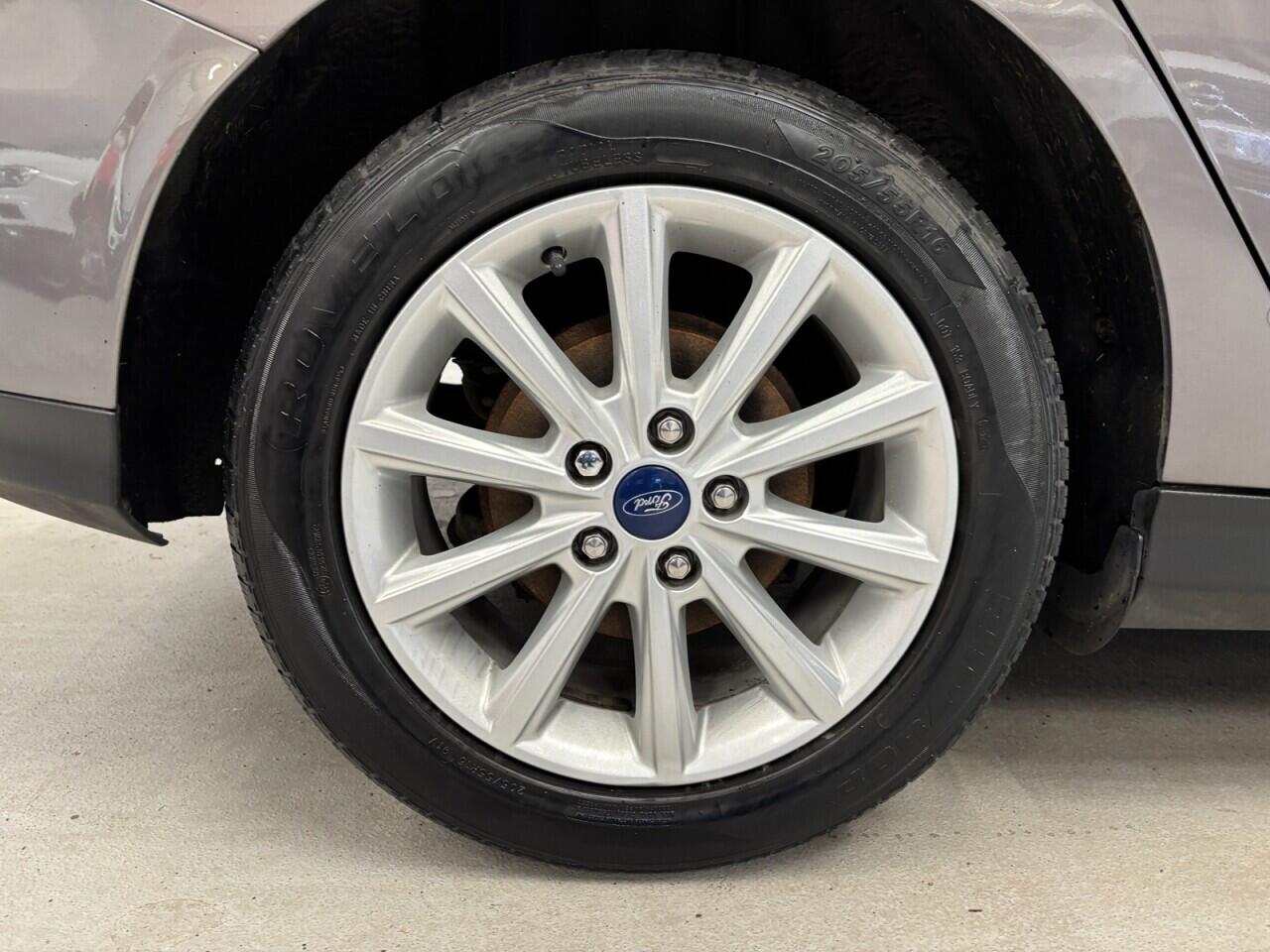 Ford Focus view 11