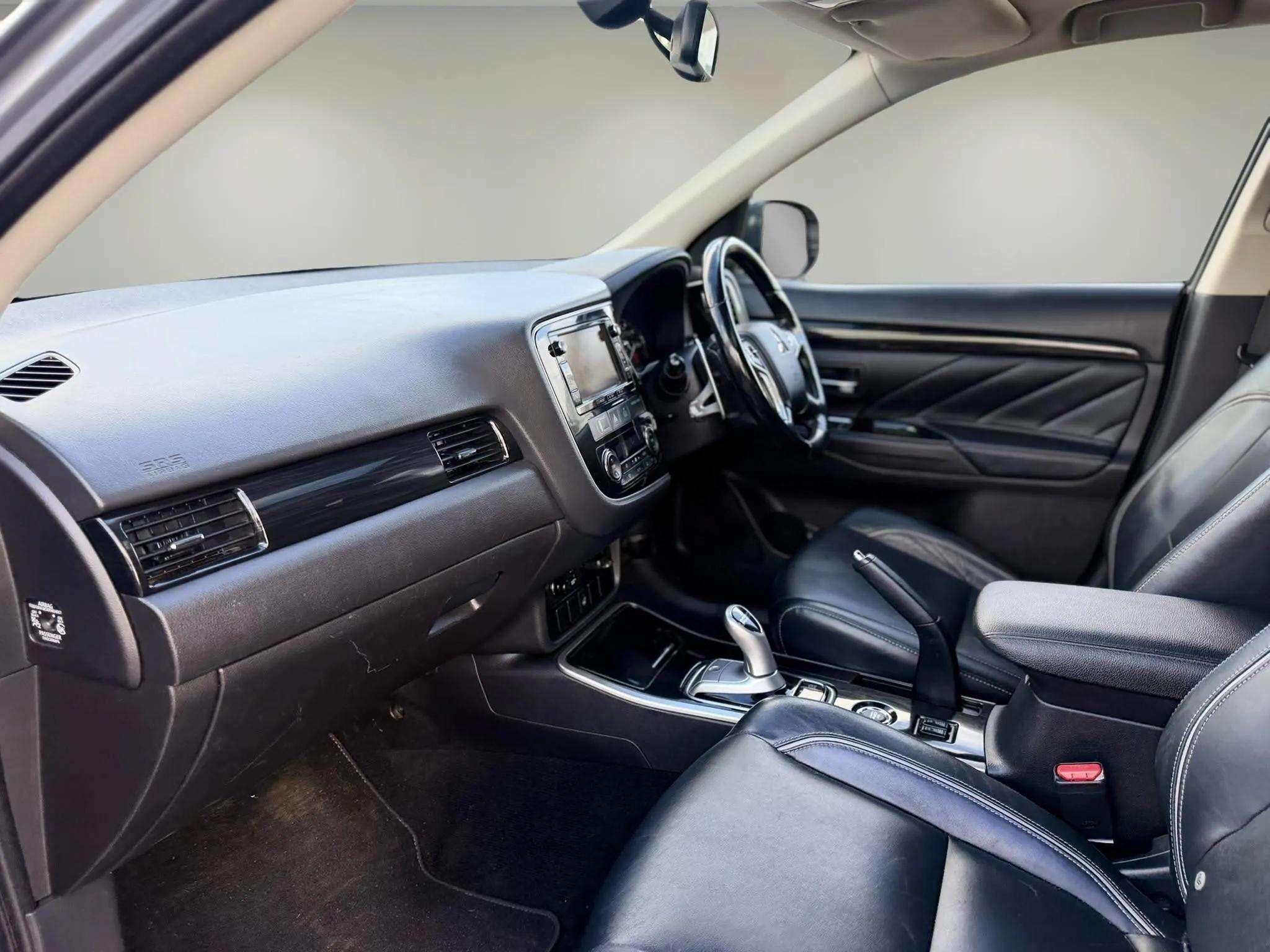 Mitsubishi Outlander view 34