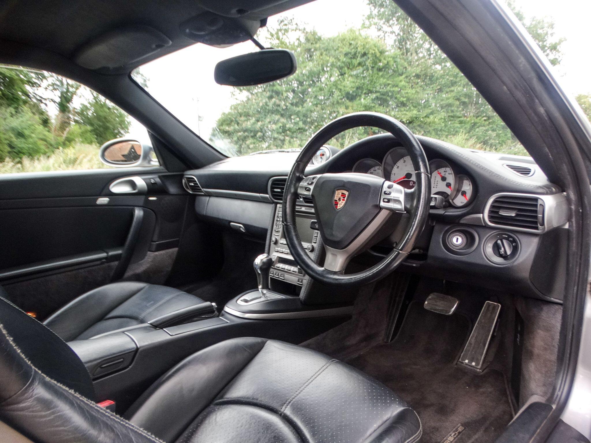 Porsche 911 view 21