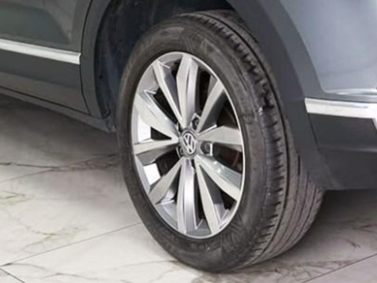 Volkswagen T-Roc view 23