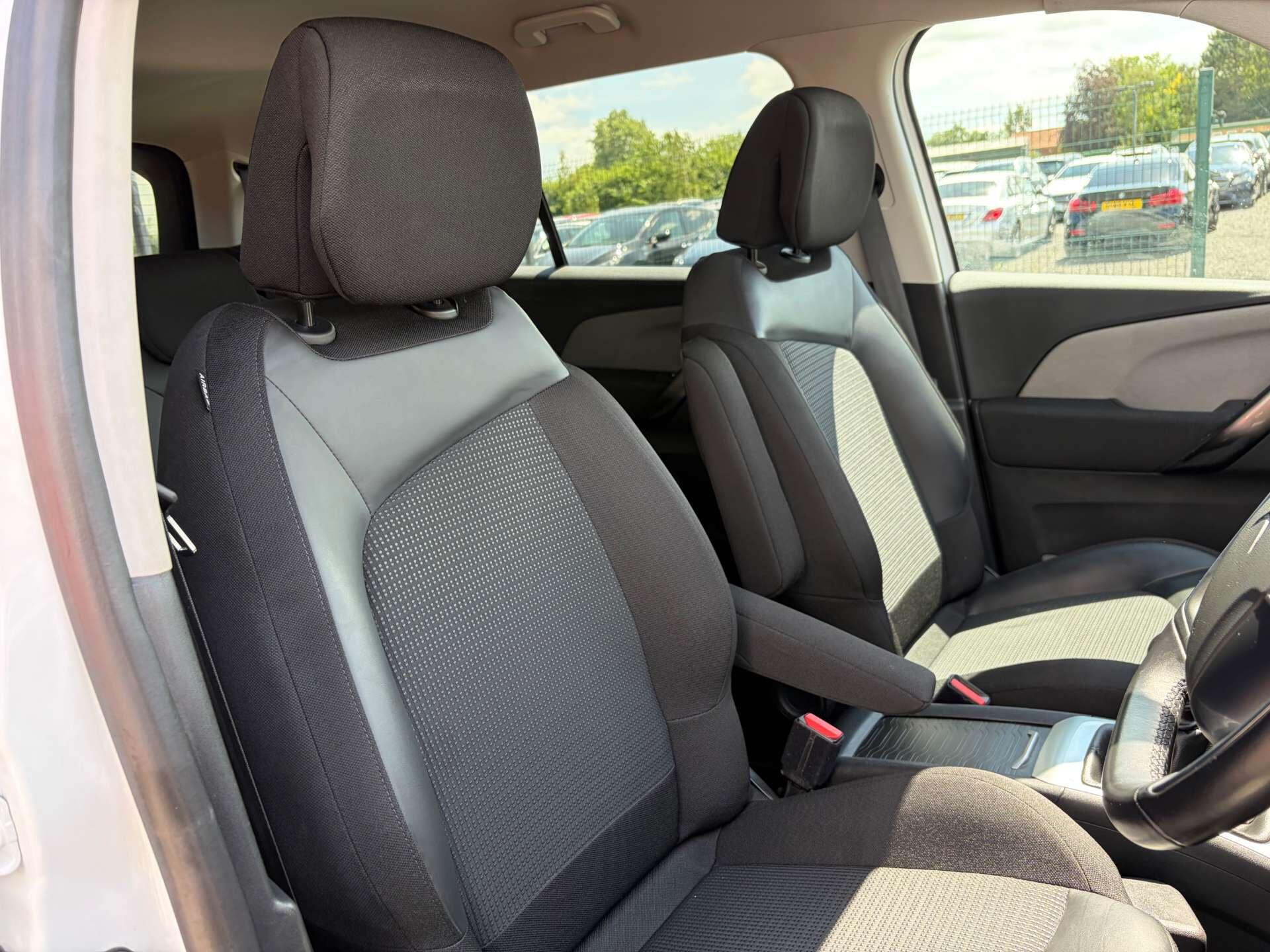 Citroen Grand C4 Spacetourer view 37