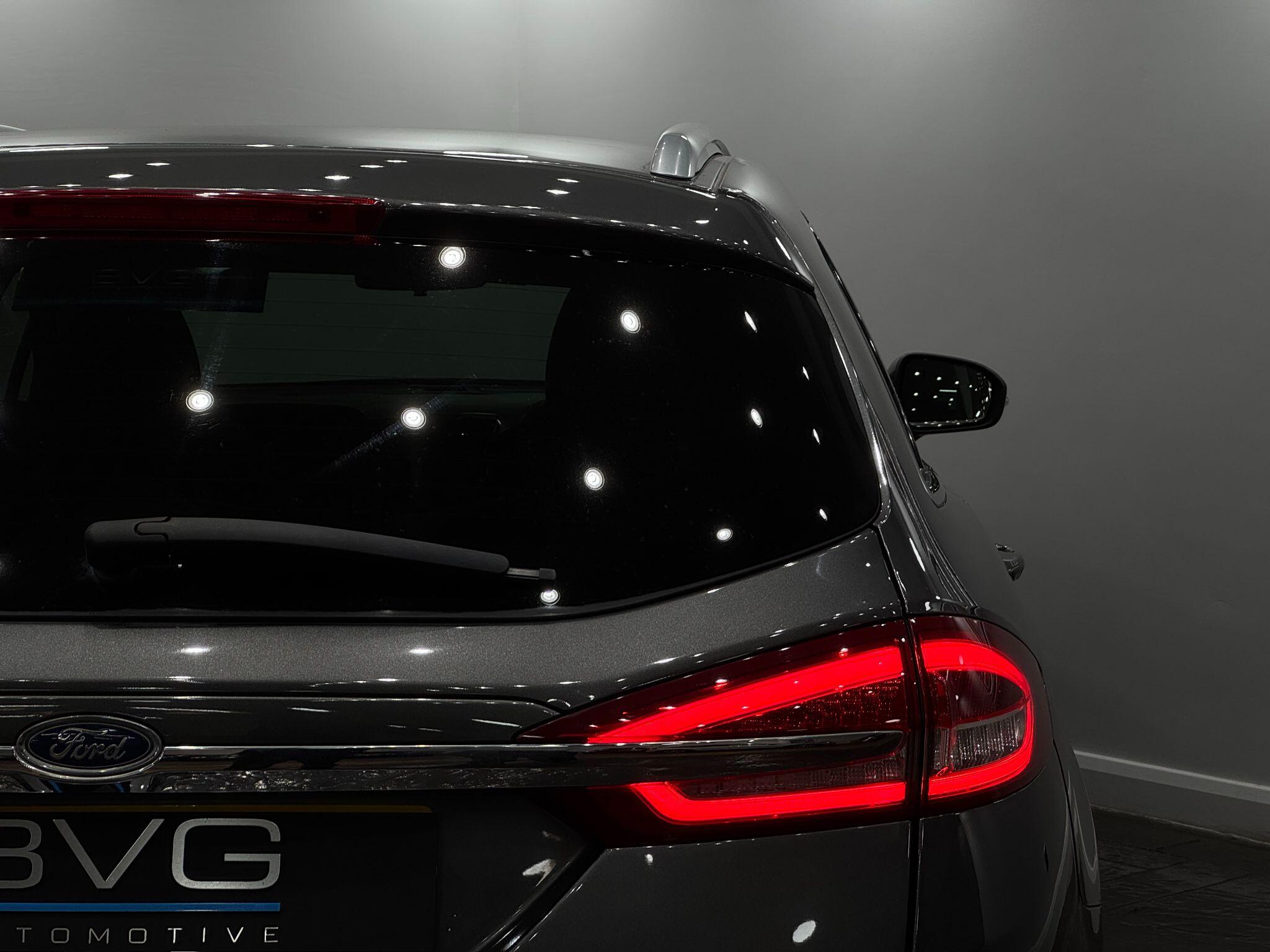 Ford Mondeo view 13