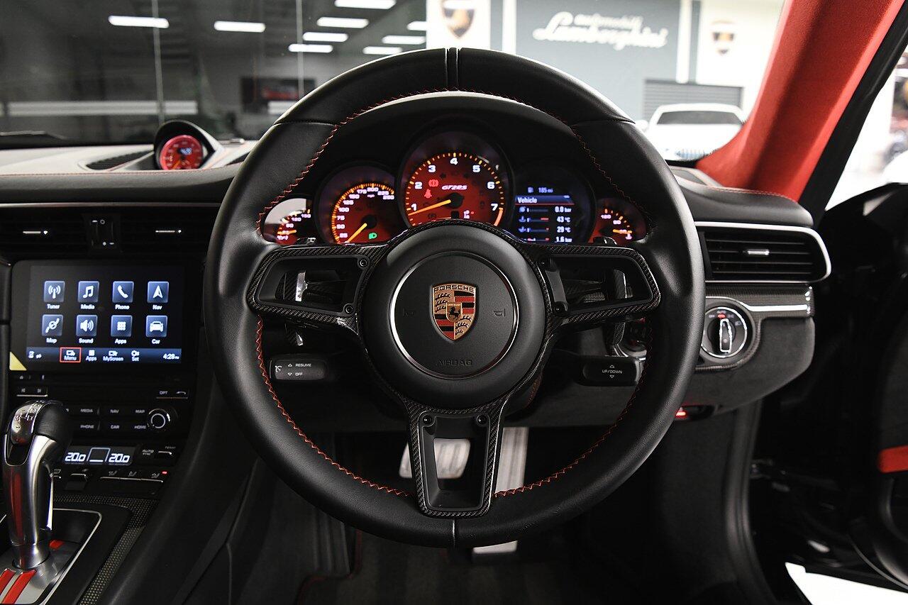 Porsche 911 view 26