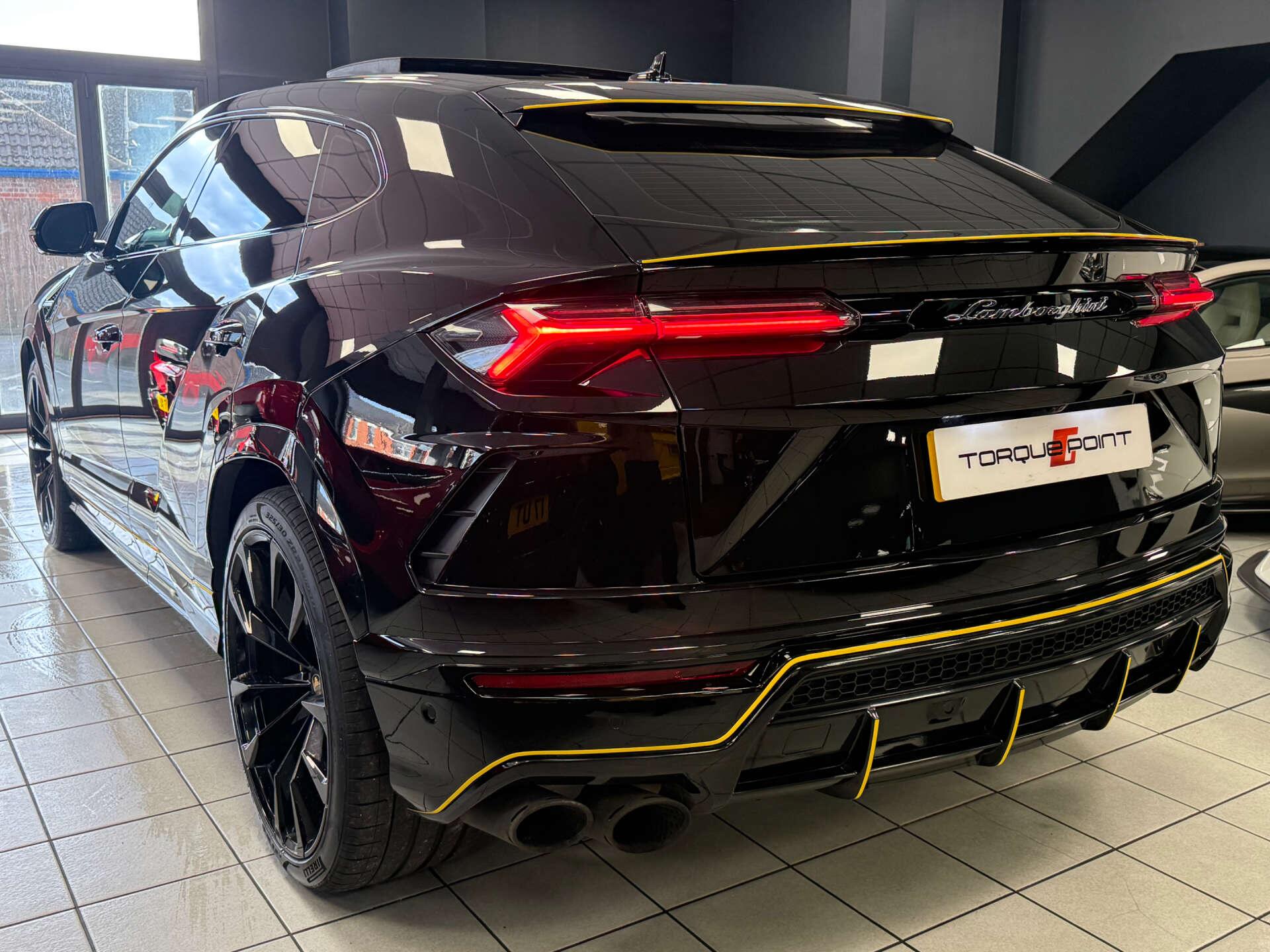 Lamborghini Urus view 5