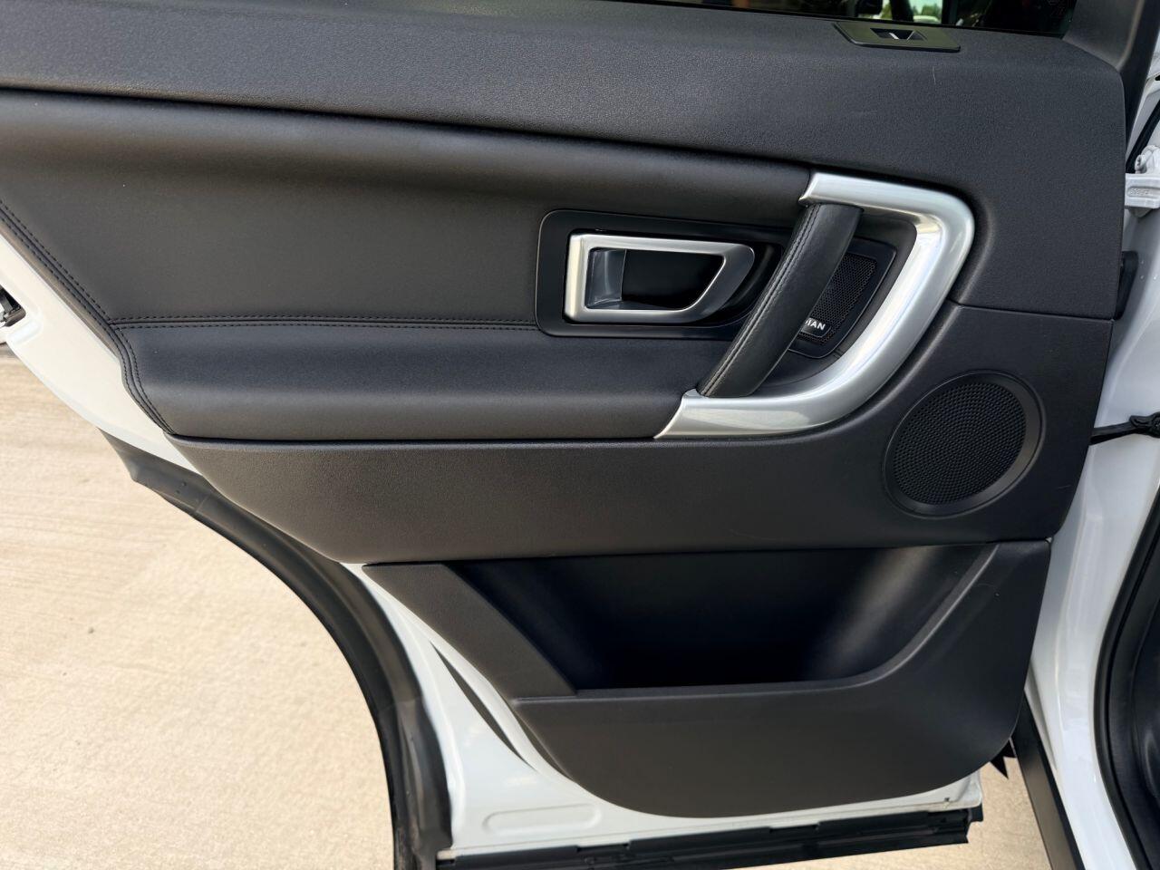 Land Rover Discovery Sport view 19