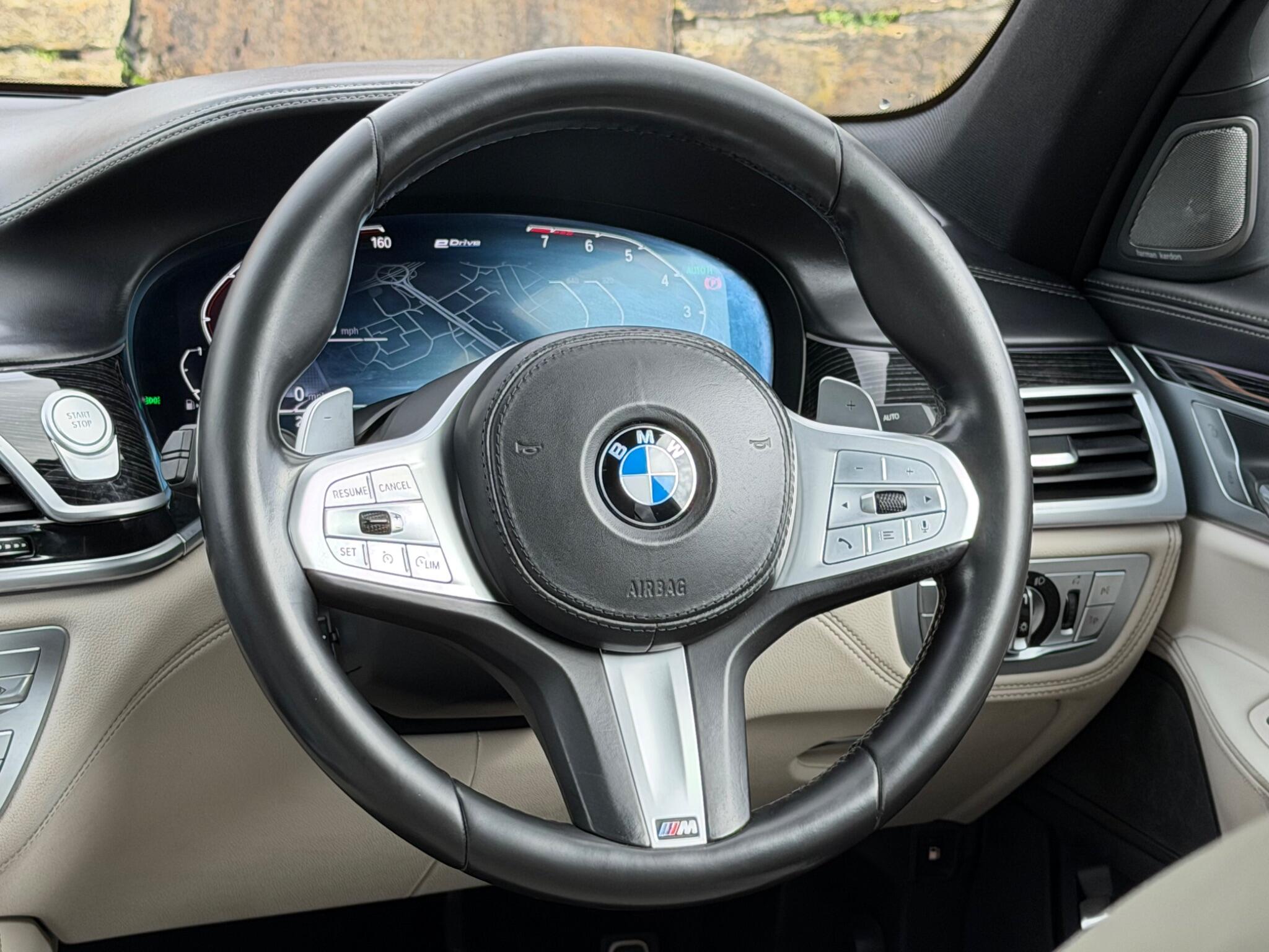 BMW 7 Series view 24