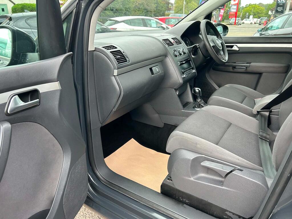 Volkswagen Touran view 17