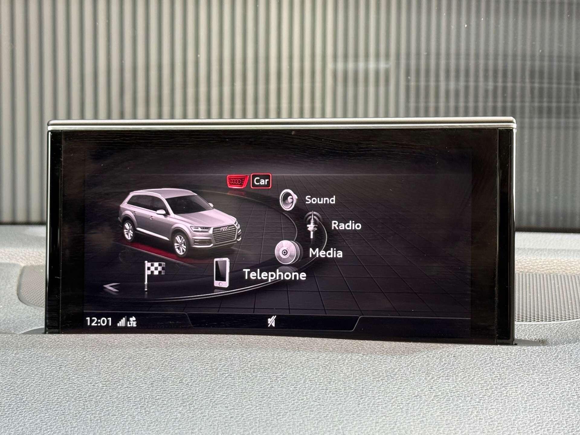 Audi Q7 view 32
