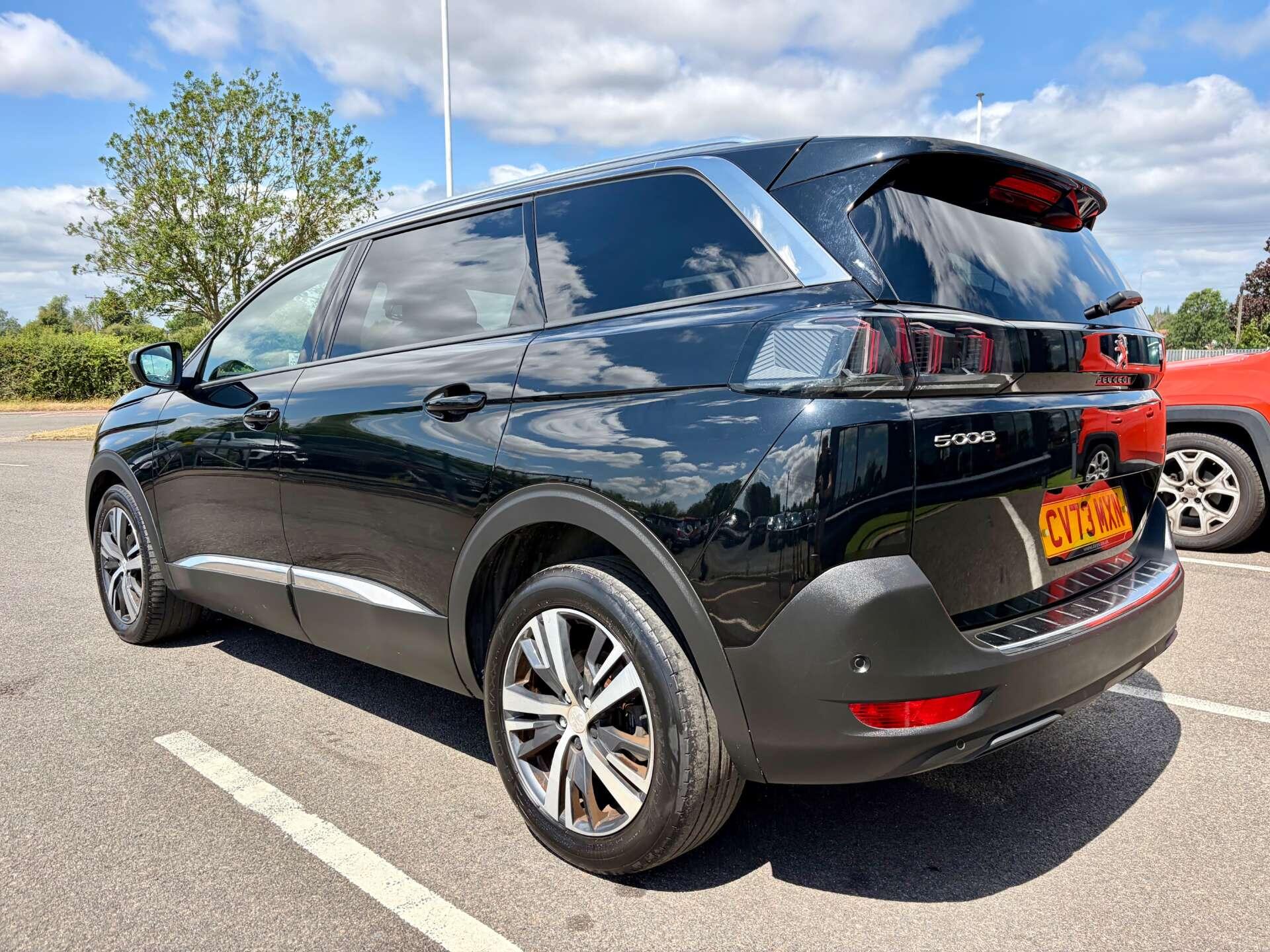 Peugeot 5008 view 6