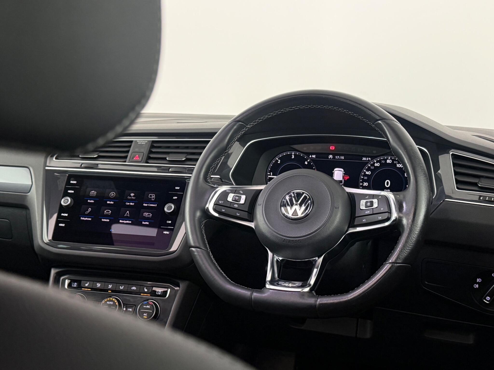 Volkswagen Tiguan view 13