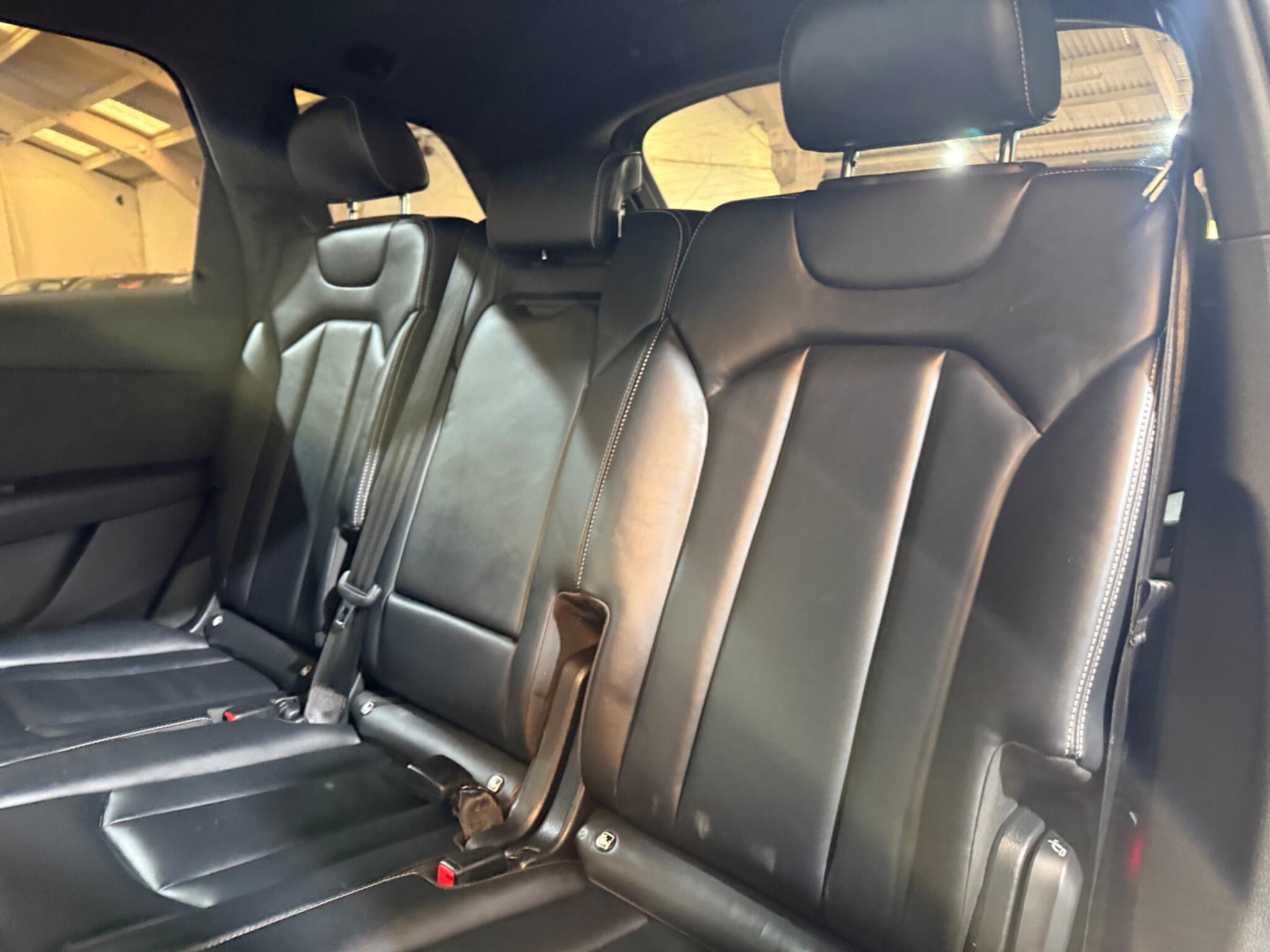 Audi Q7 view 49