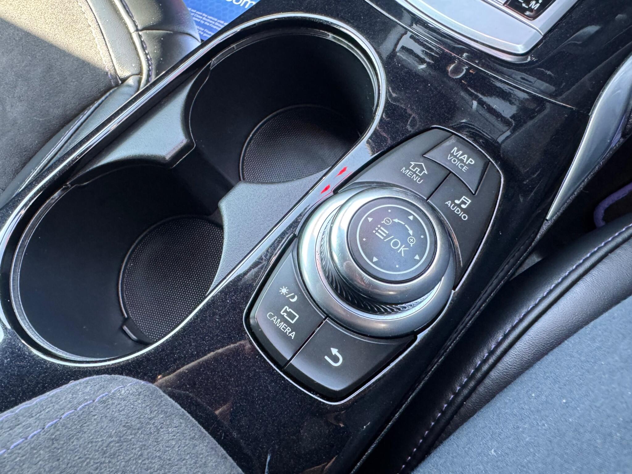 Infiniti Q30 view 21