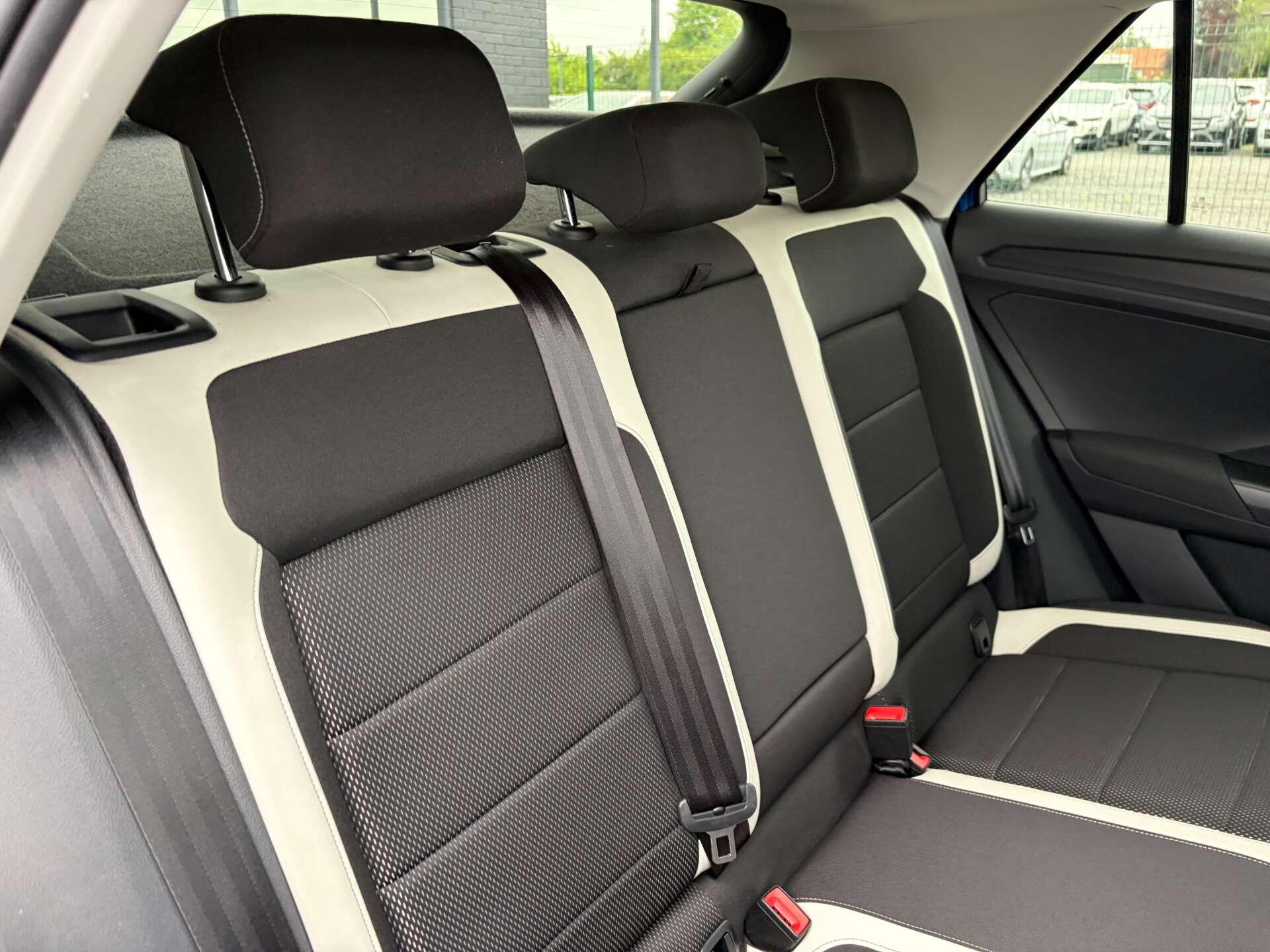 Volkswagen T-Roc view 31
