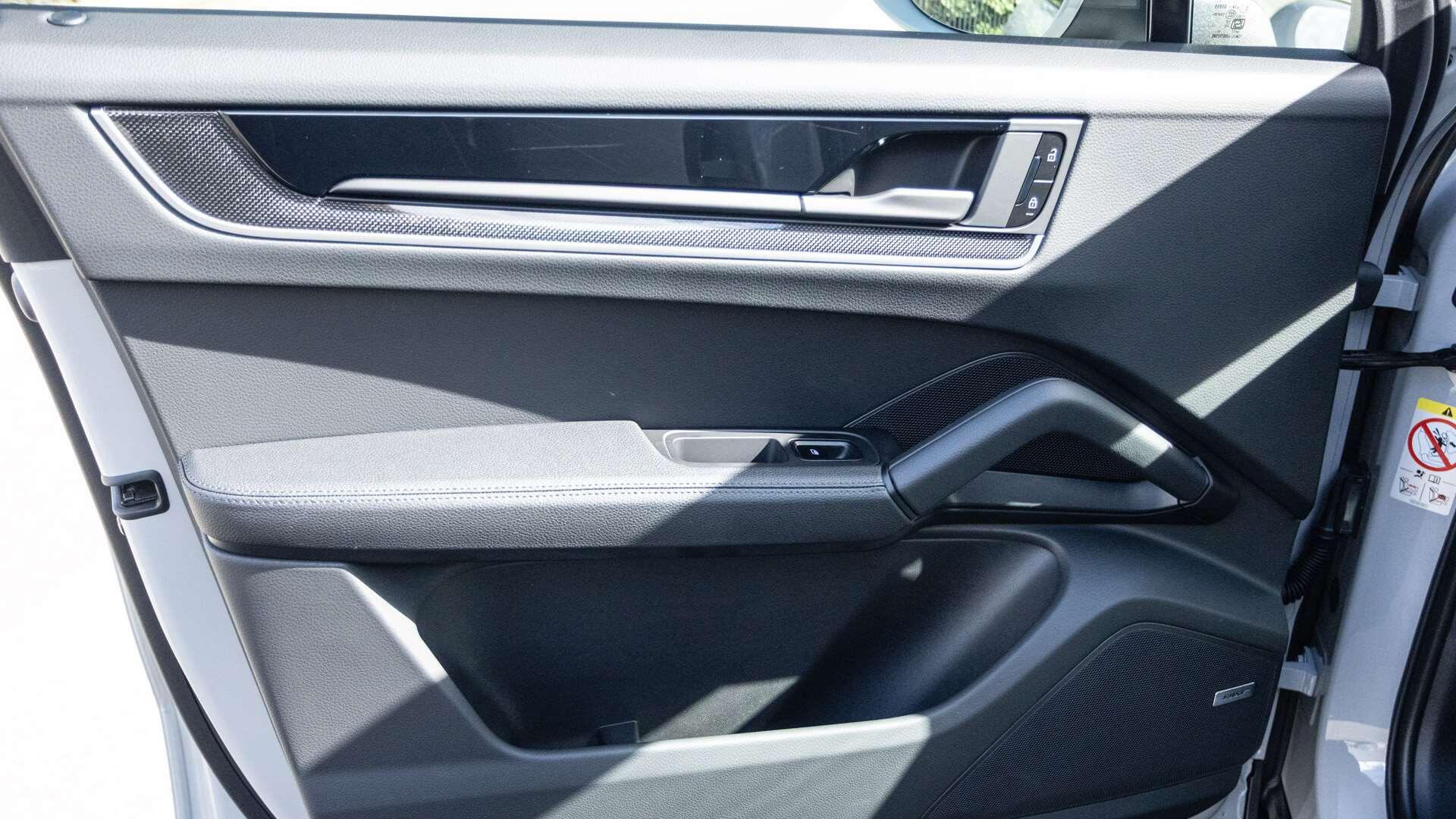 Porsche Cayenne view 31
