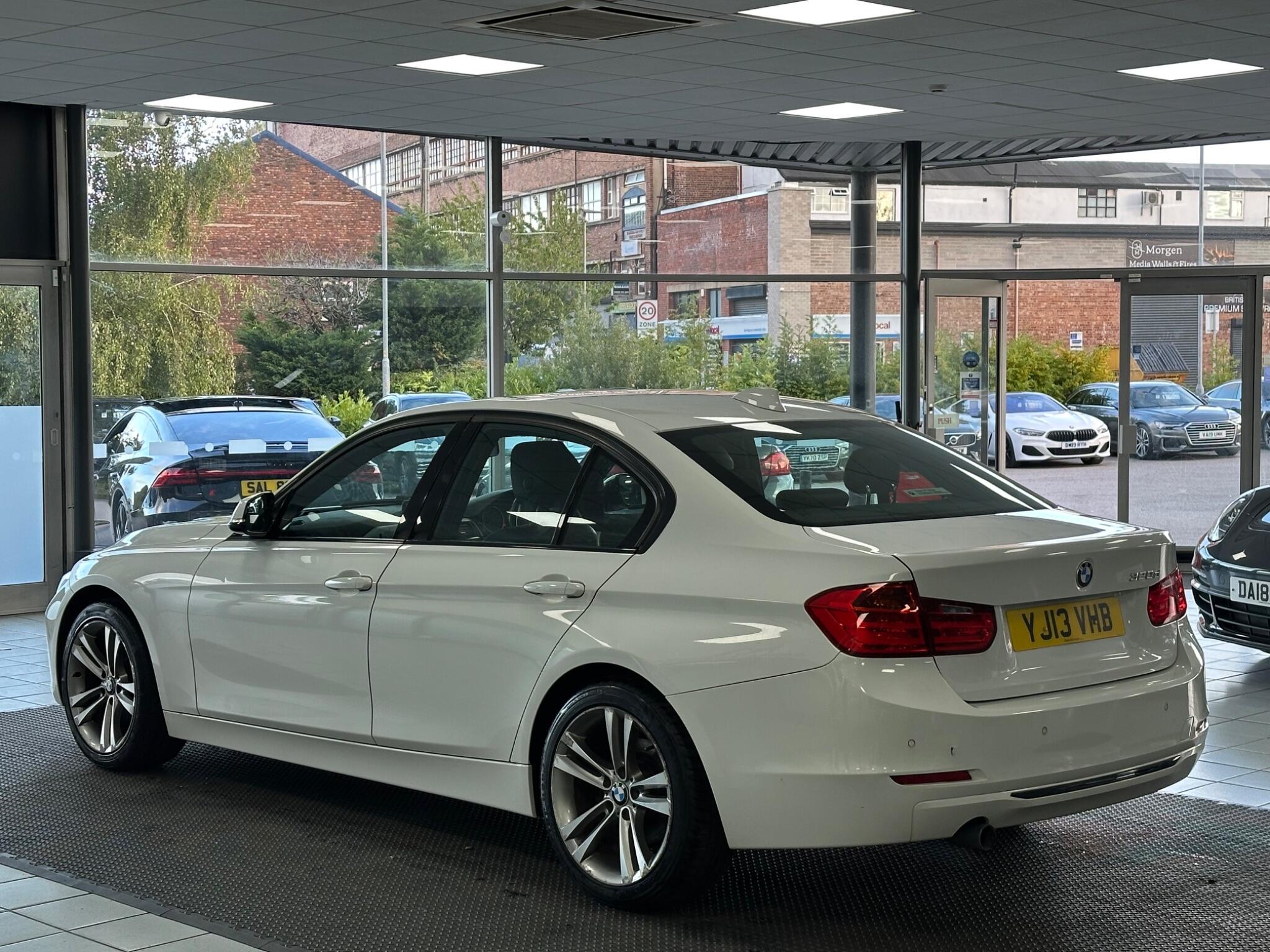 BMW 3 Series view 9