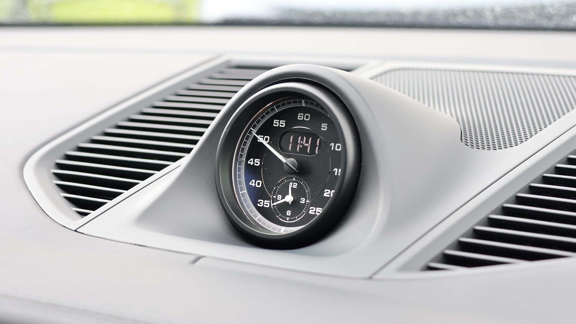 Porsche Macan view 12