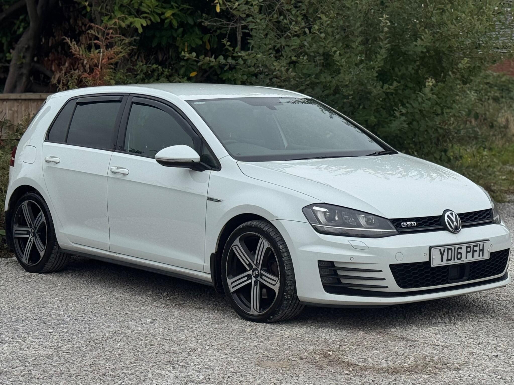 Volkswagen Golf view 3
