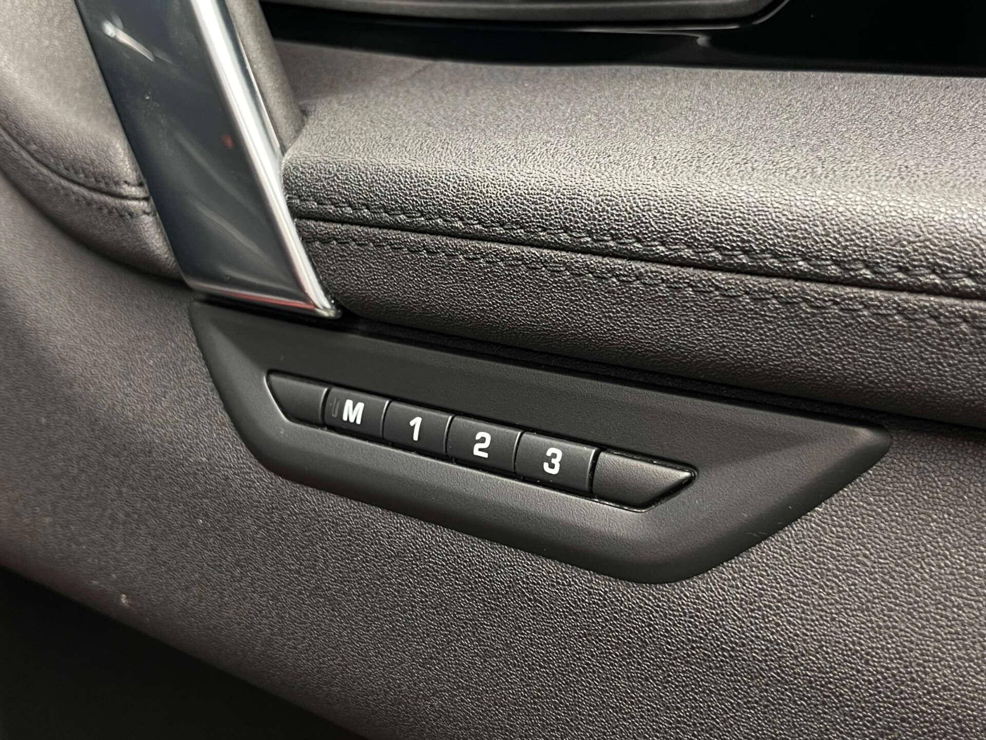 Land Rover Discovery Sport view 13