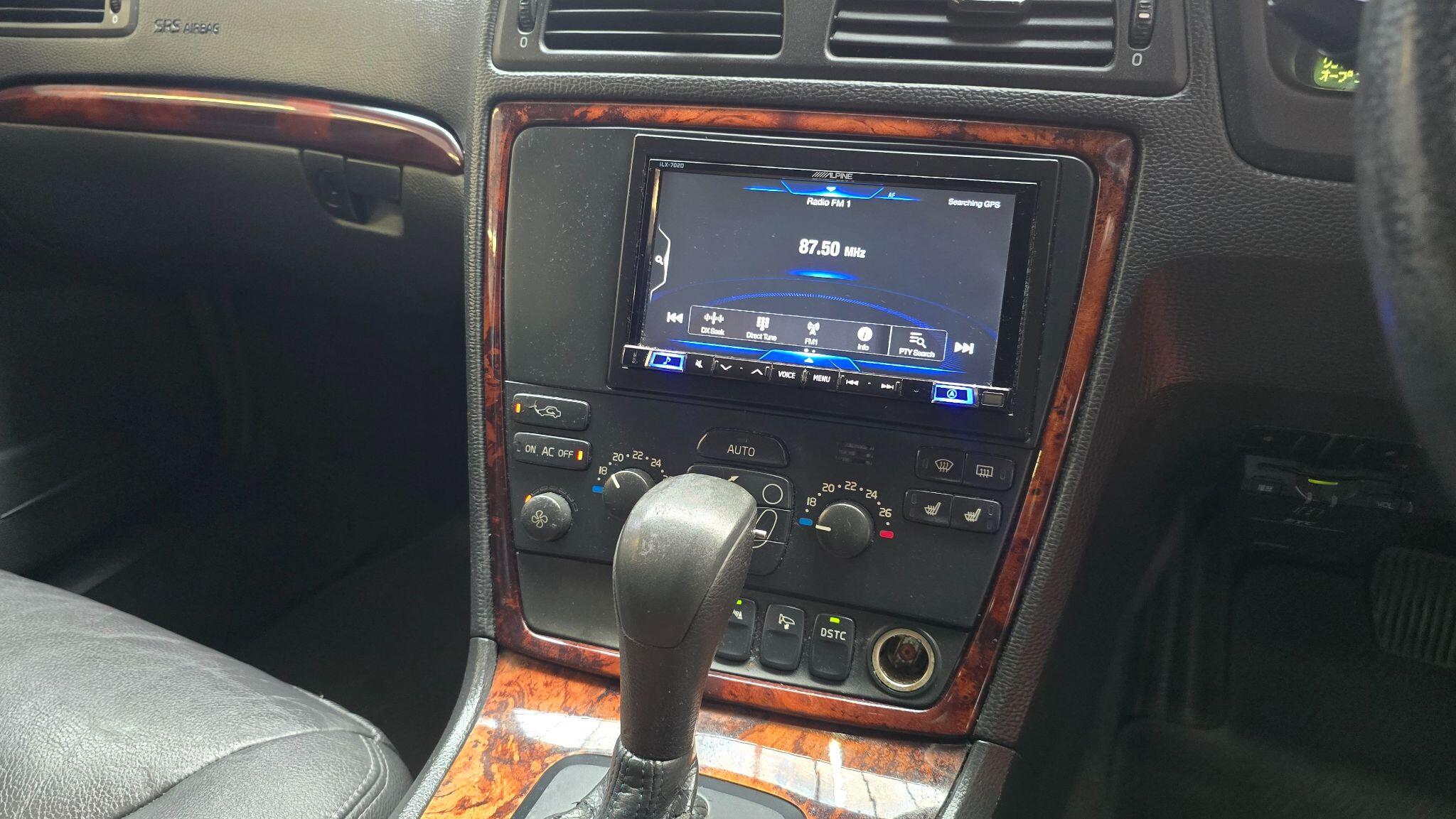Volvo V70 view 5