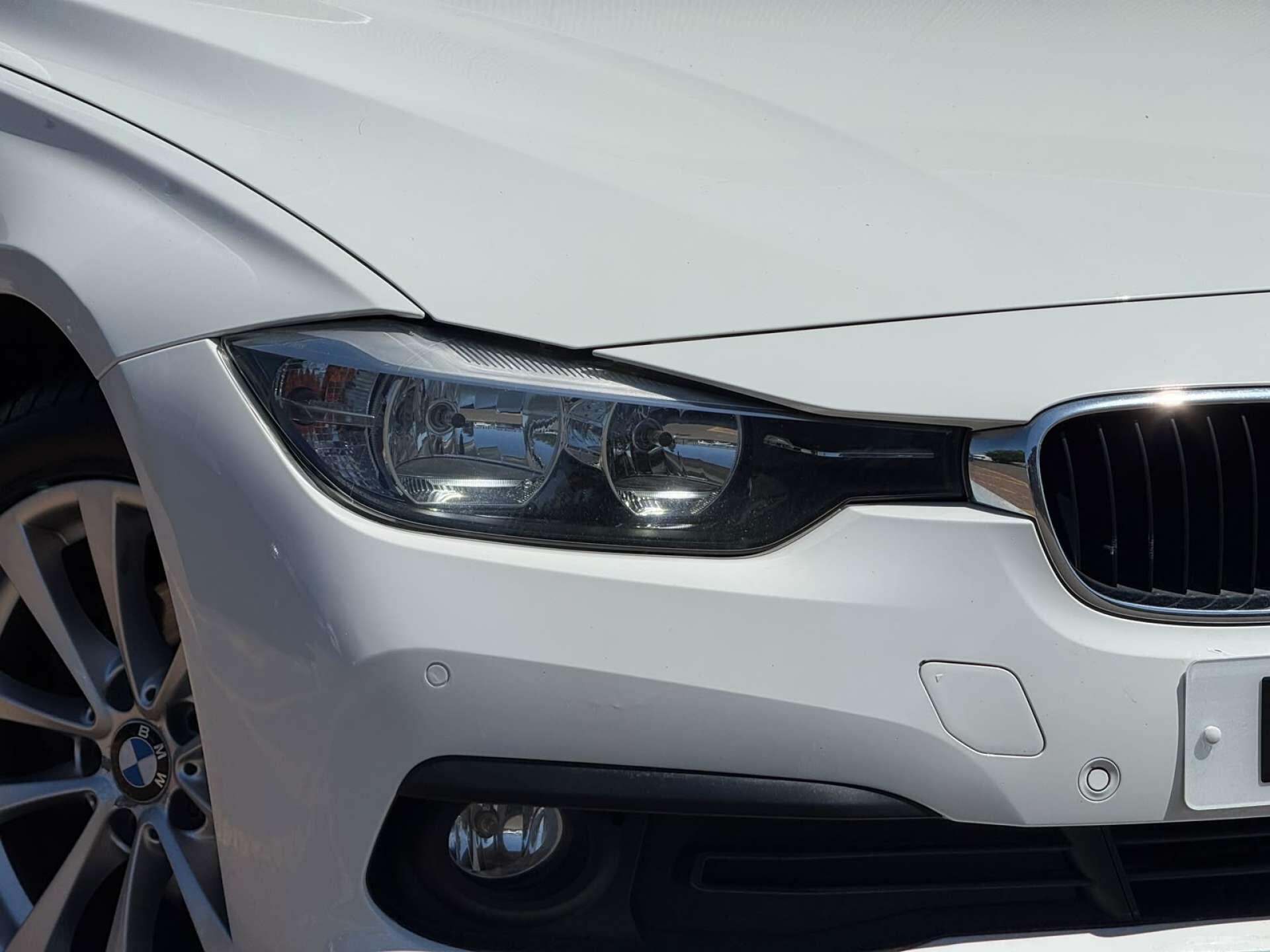 BMW 3 Series view 17
