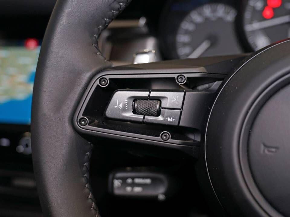 Porsche Macan view 23