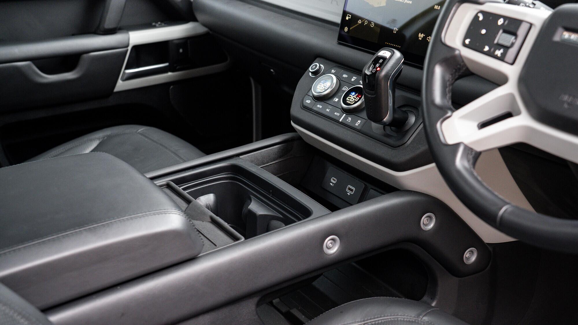 Land Rover Defender view 37