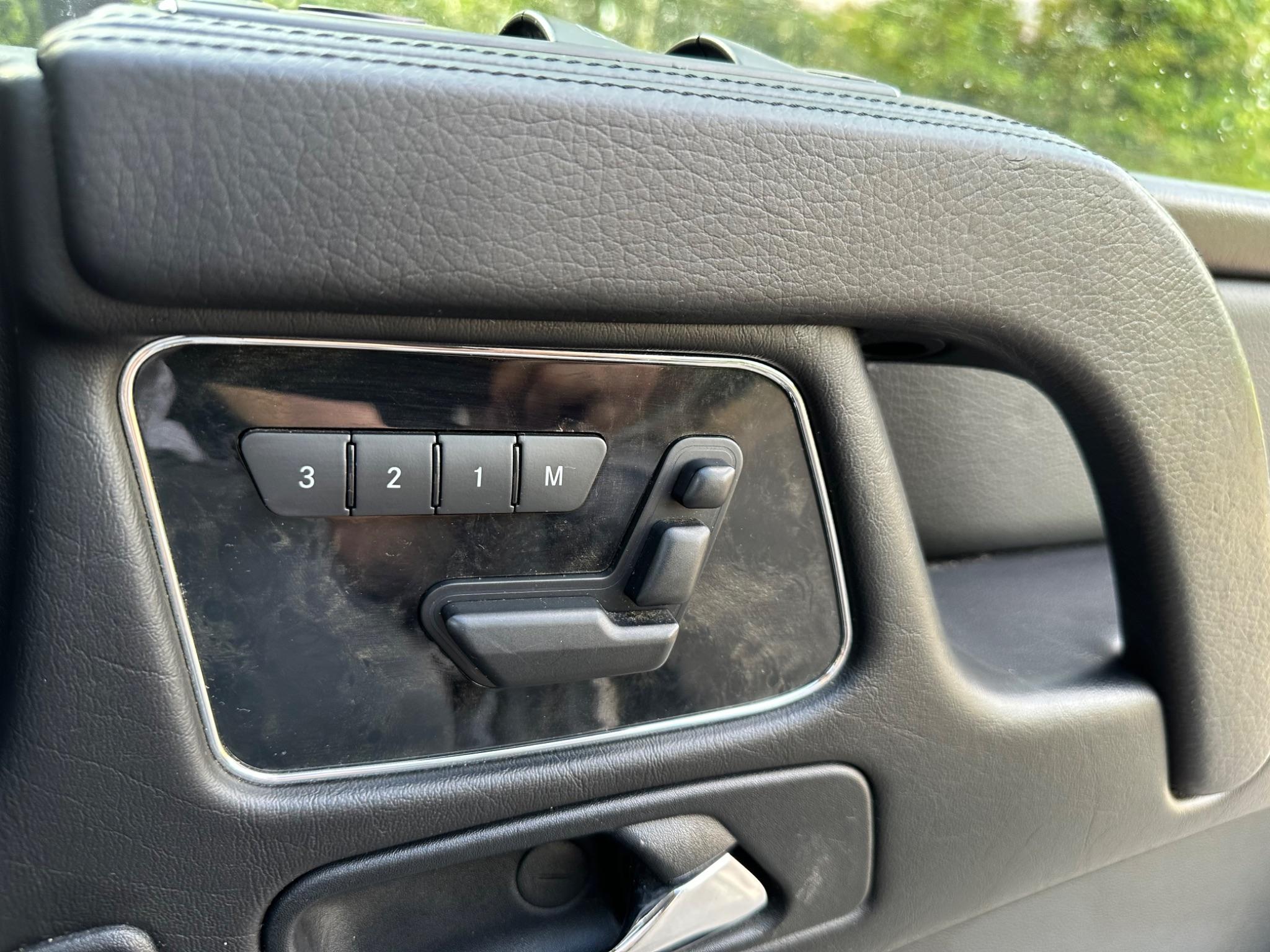 Mercedes-Benz G-Class view 35