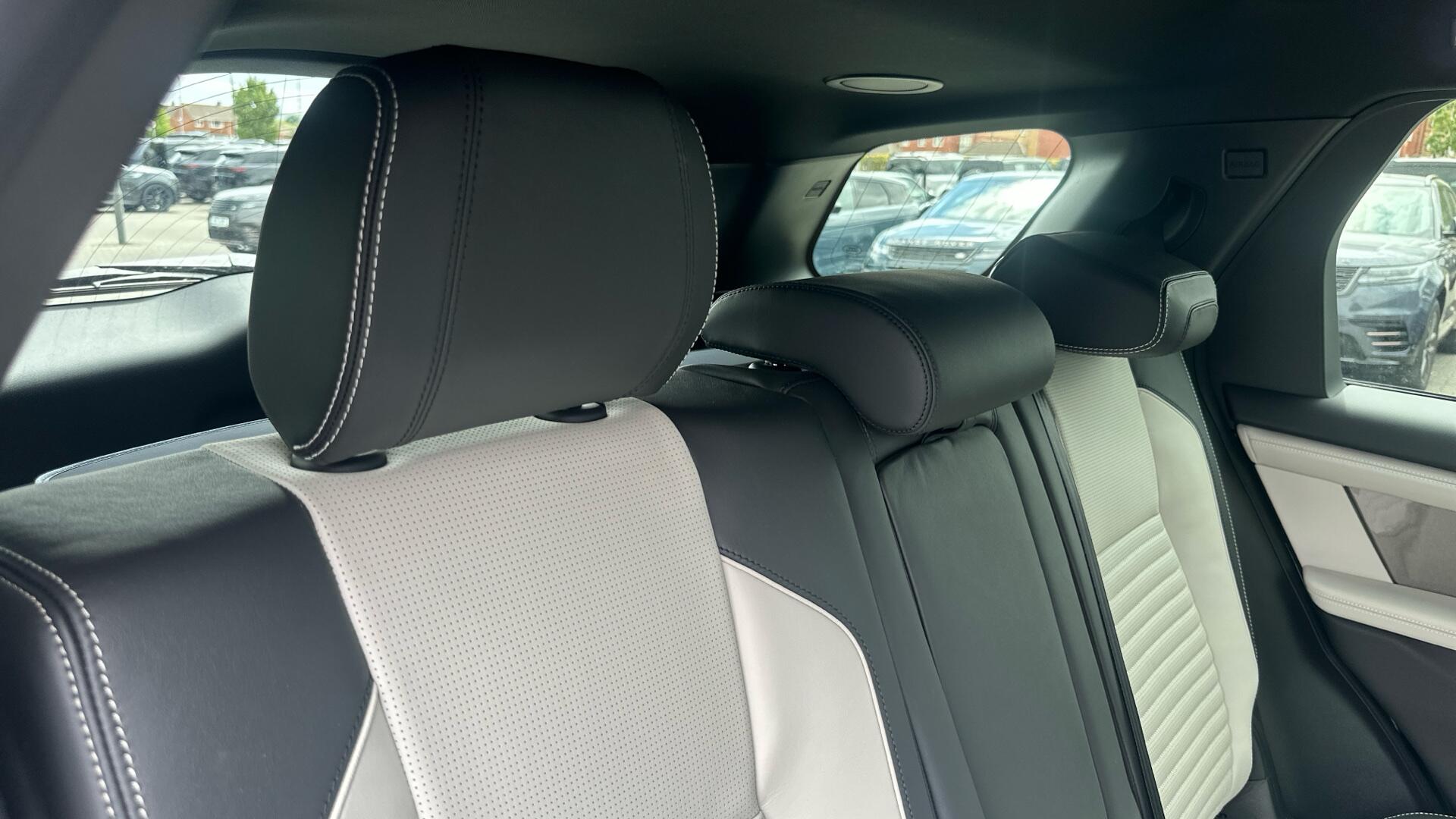 Land Rover Discovery Sport view 27