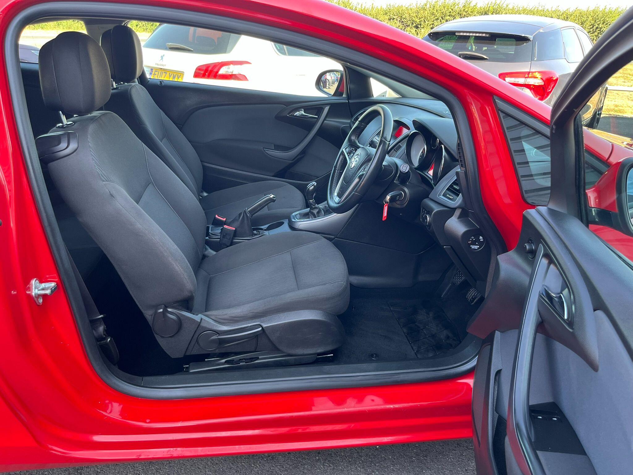 Vauxhall Astra GTC view 9