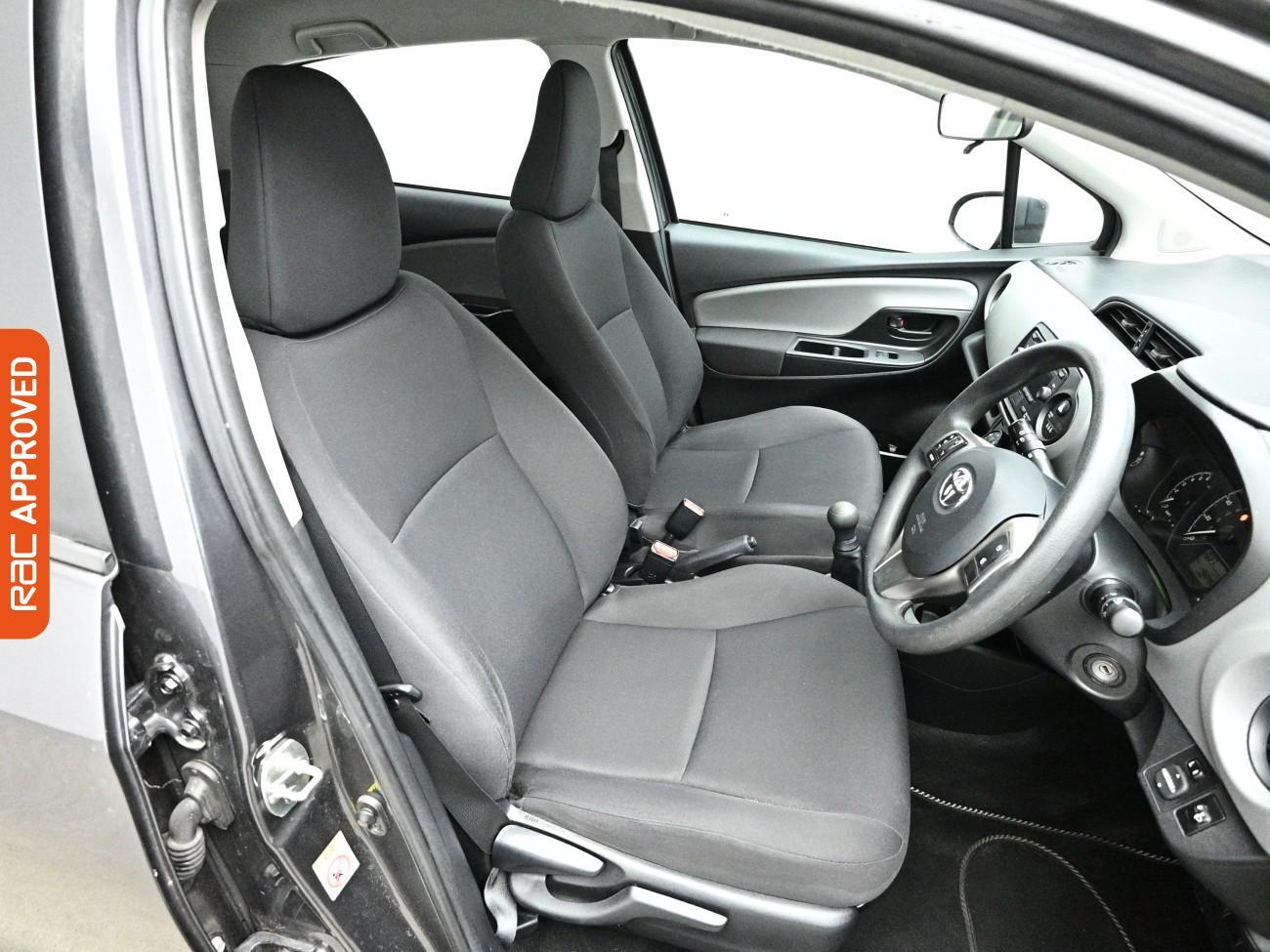 Toyota Yaris view 12