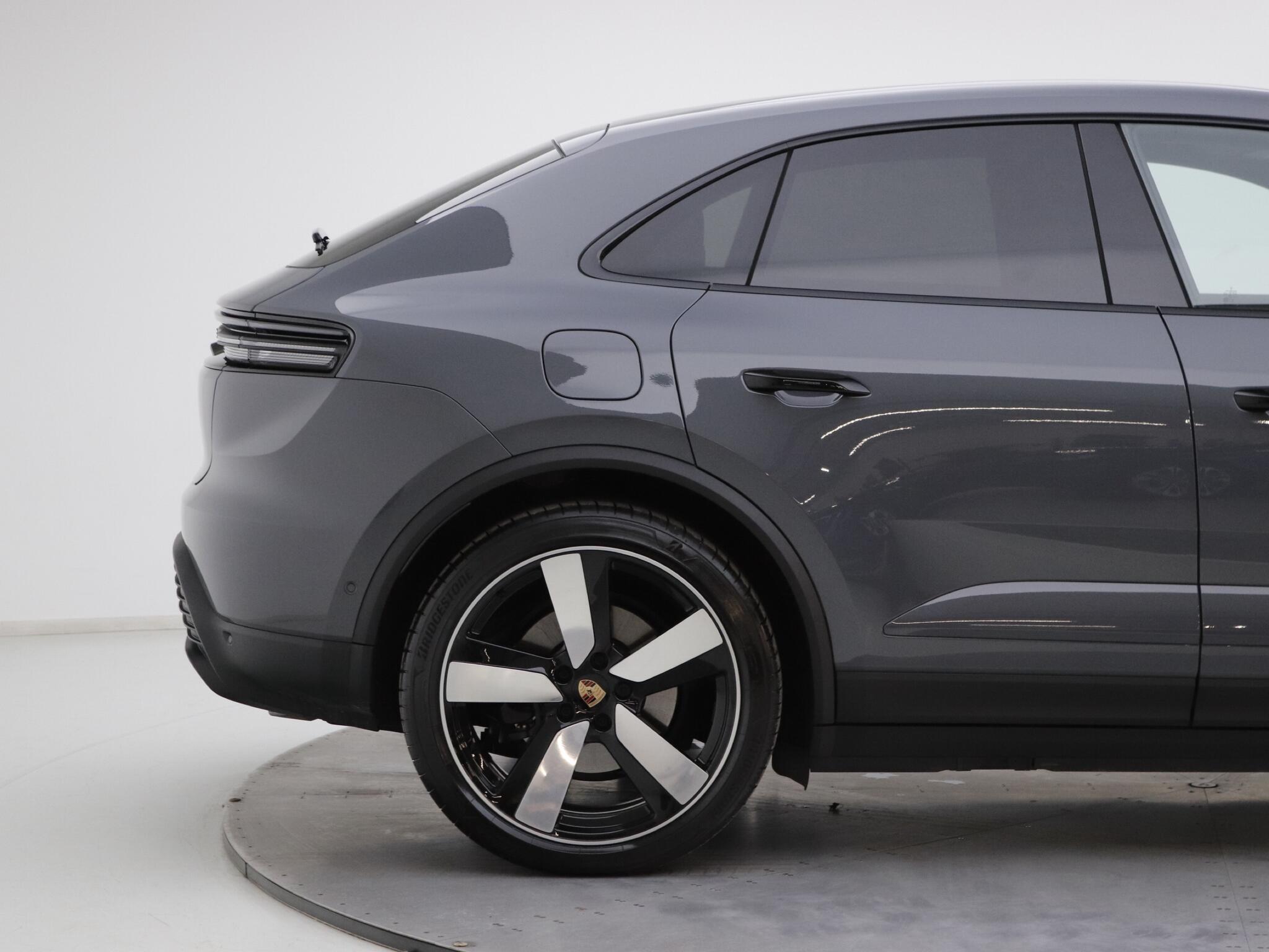 Porsche Macan view 36