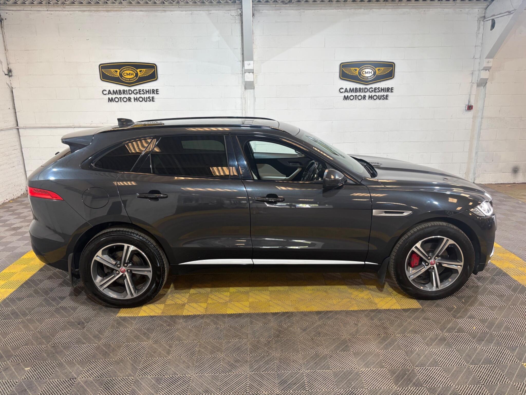 Jaguar F-Pace view 12