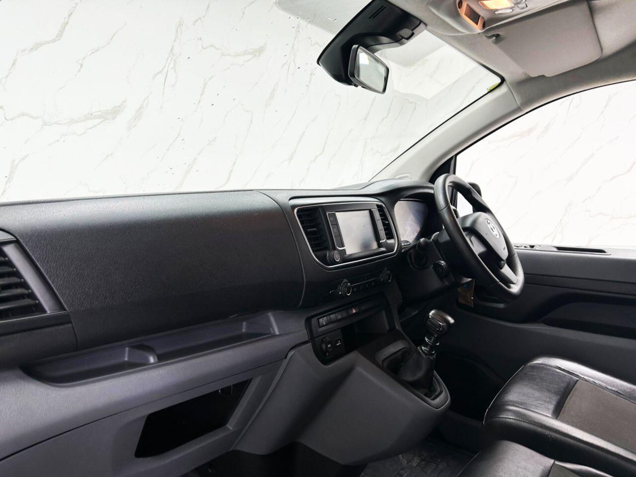 Vauxhall Vivaro view 14