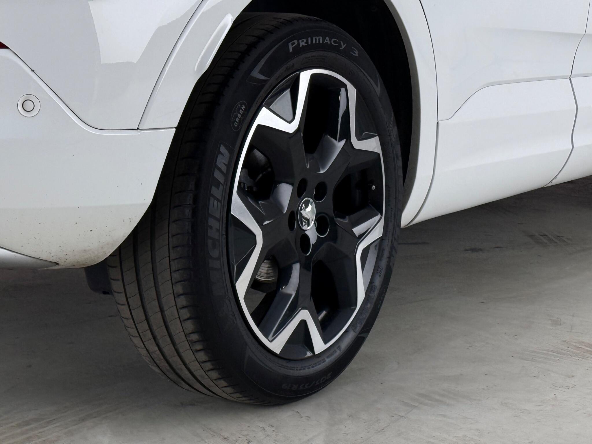 Vauxhall Grandland view 9