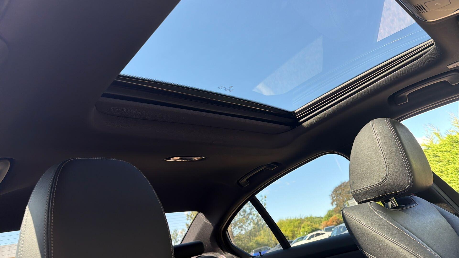 BMW 3 Series view 22