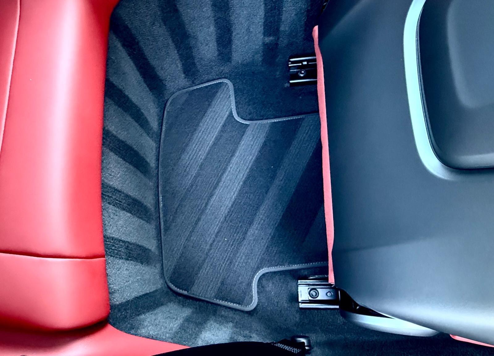 Porsche 911 view 33