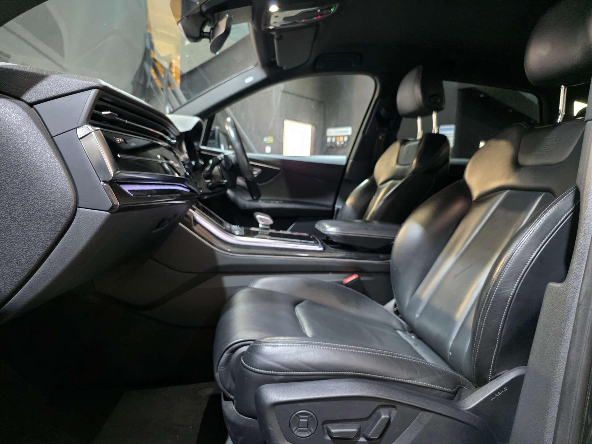 Audi Q7 view 18
