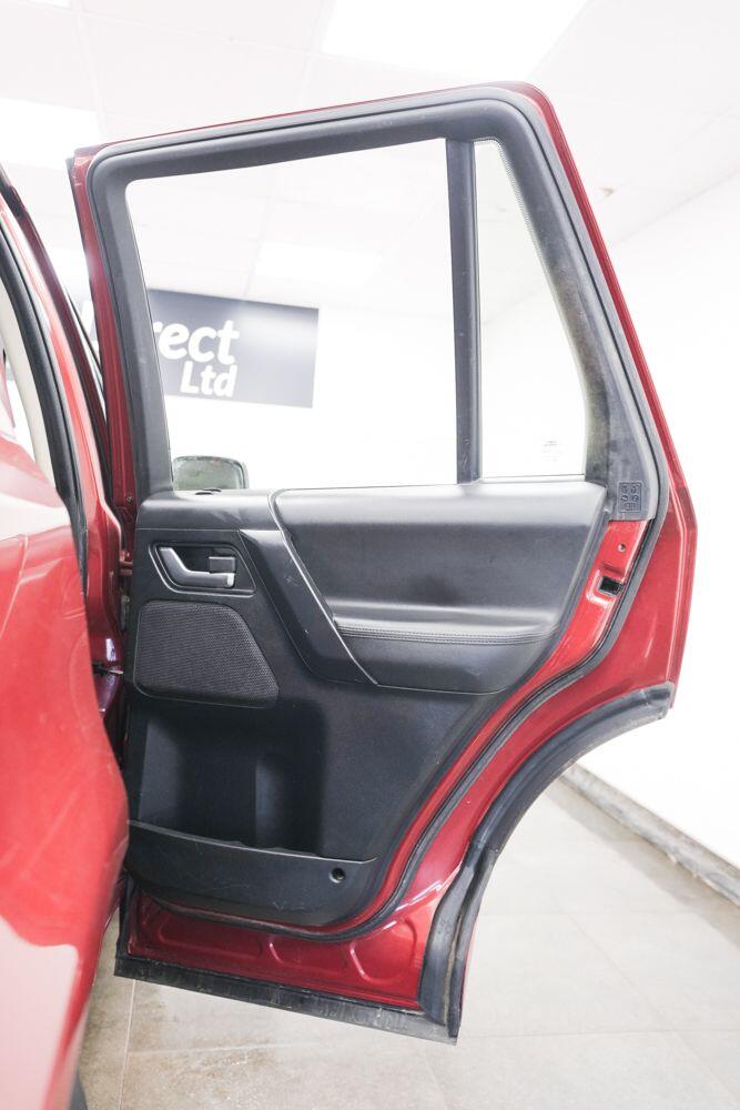 Land Rover Freelander 2 view 16