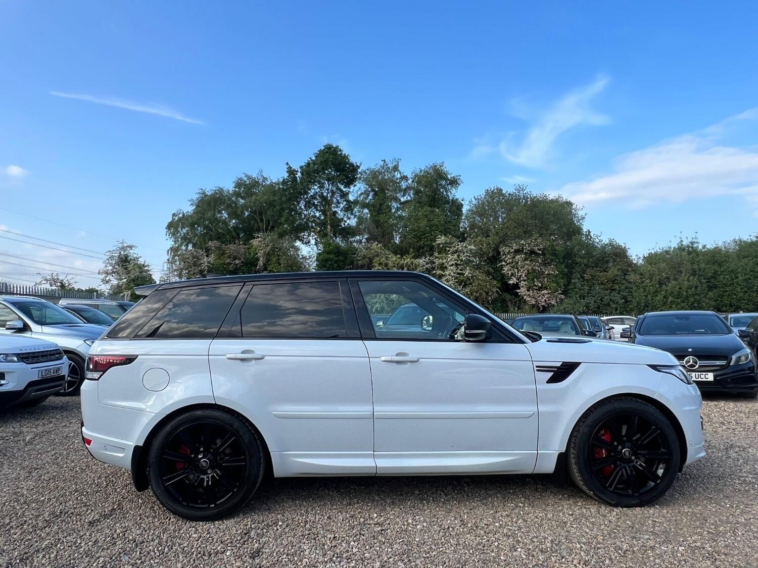 Land Rover Range Rover Sport view 3