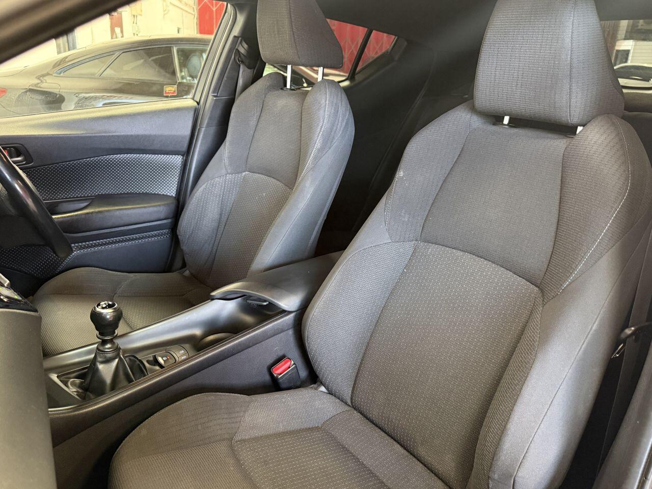 Toyota C-HR view 52